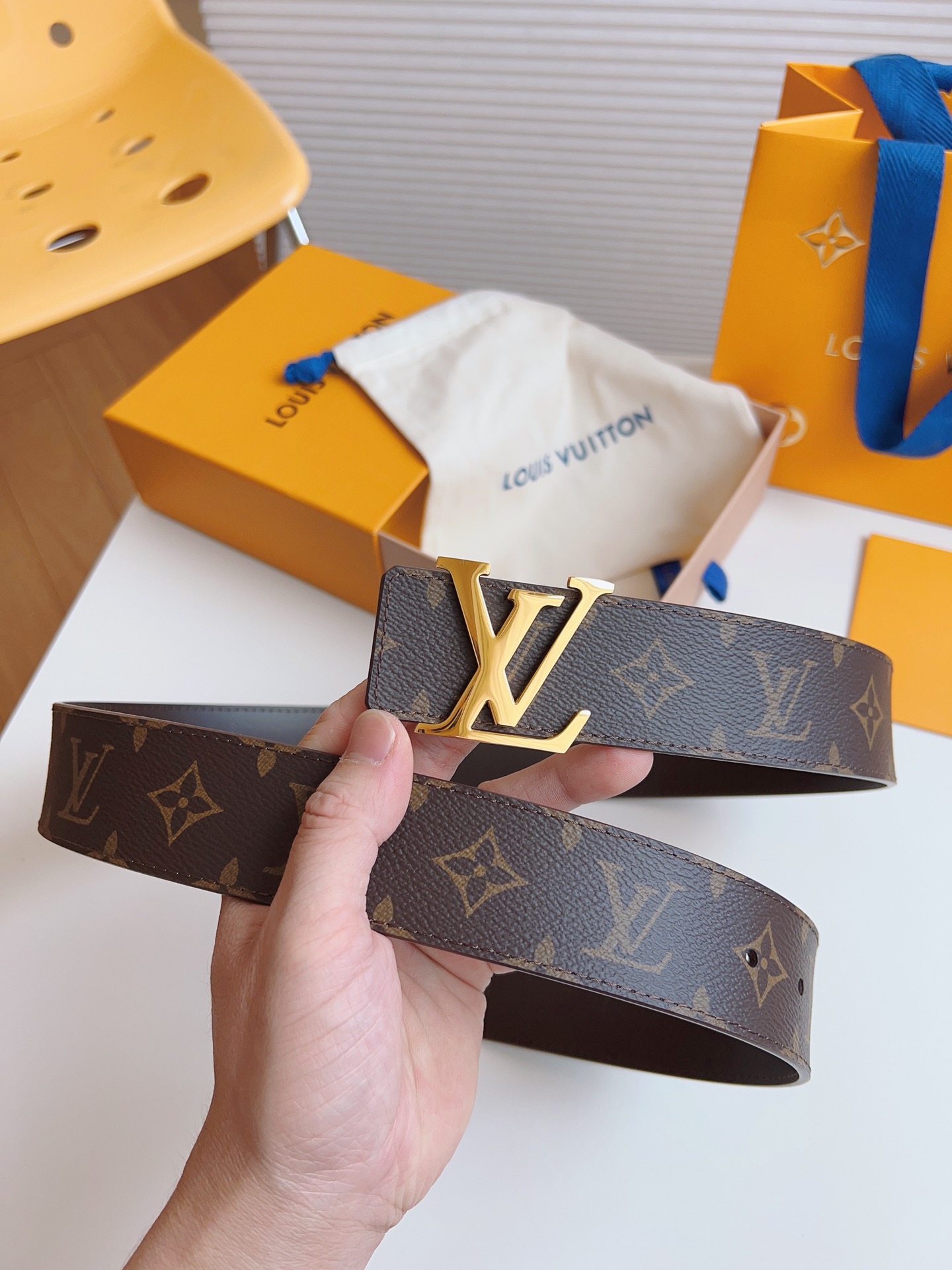 Louis Vuitton Men's Old Fashioned Cowhide Belt 4CM Width
