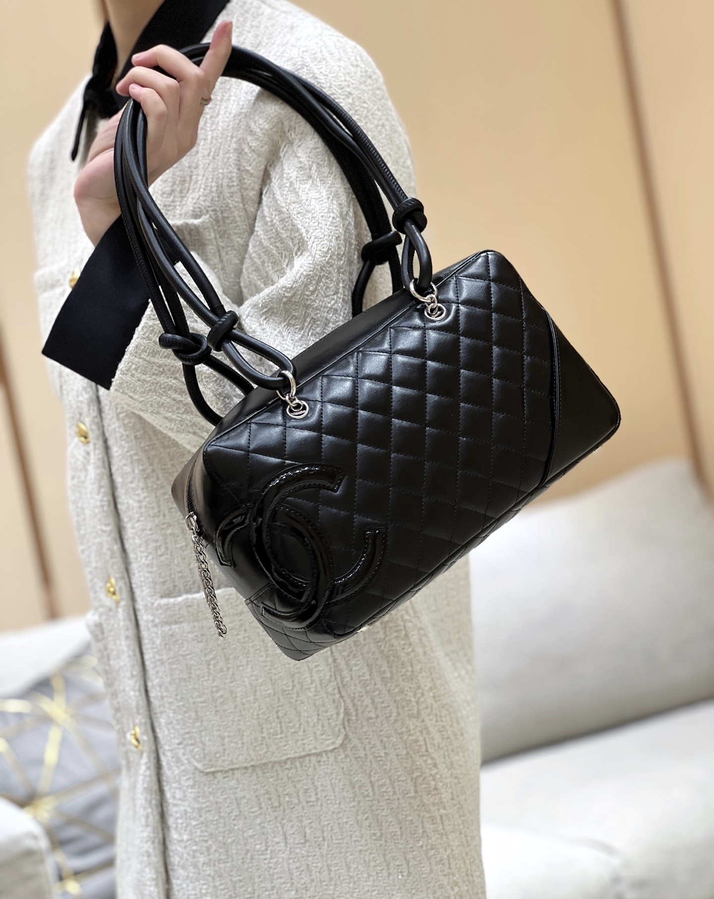 Chanel Used Kangpeng Large Pillow Bag A25171