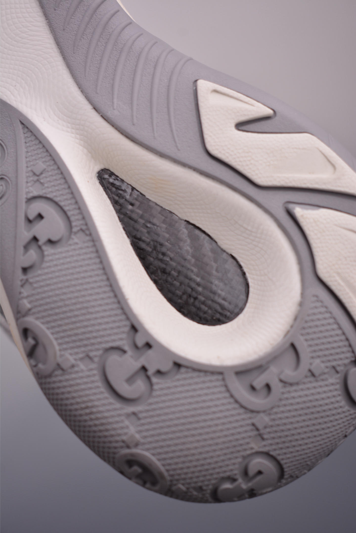 Gucci 2.0 sneaker “white/grey” 814040 FAD6Q 8745