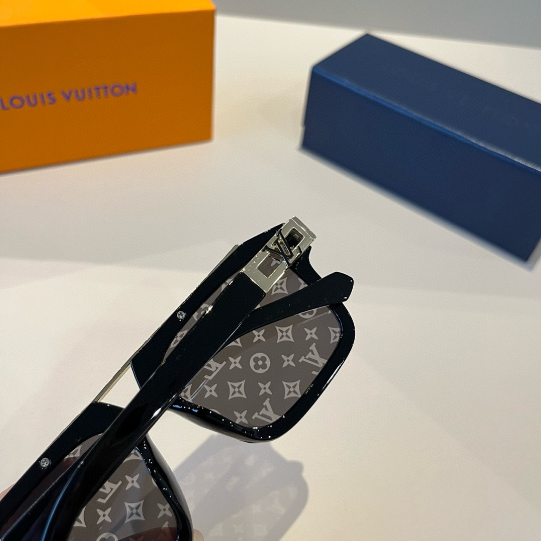 Louis Vuitton square-frame sunglasses
