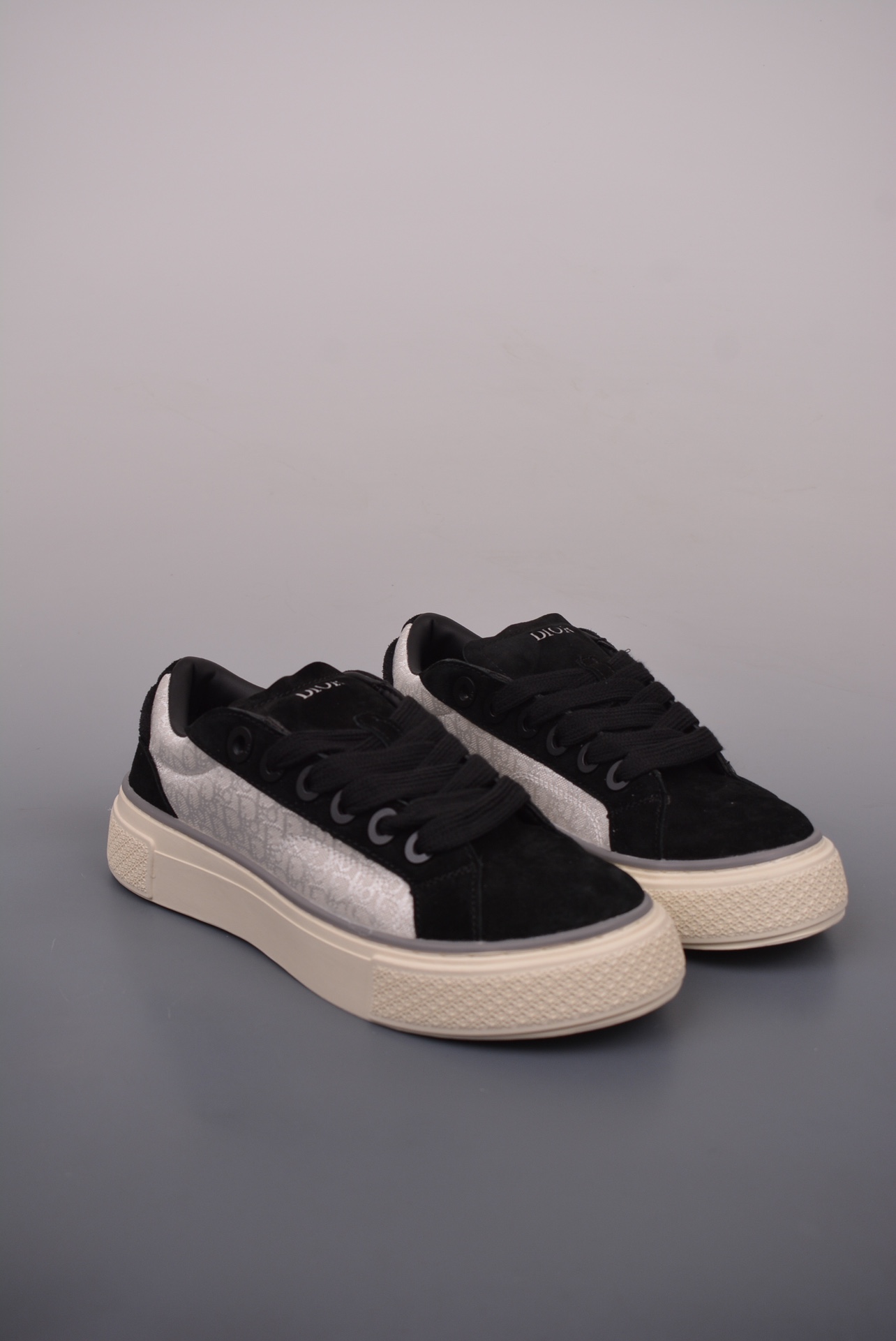 Dior B33 Low Top Sneakers Black and White CD Re-image 3SN303ZWN_H860