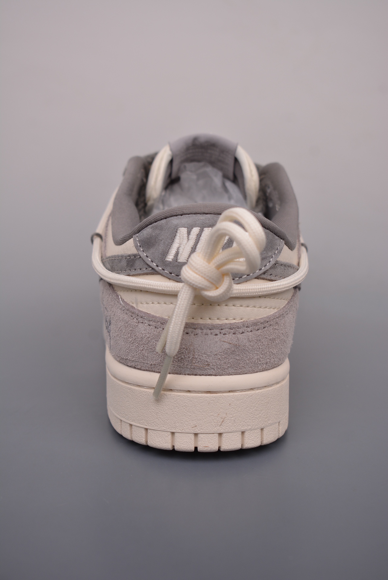 Stussy x Nike SB Dunk Low Retro Lot Stussy Light Grey Off-White Lace-Up SJ2068-307