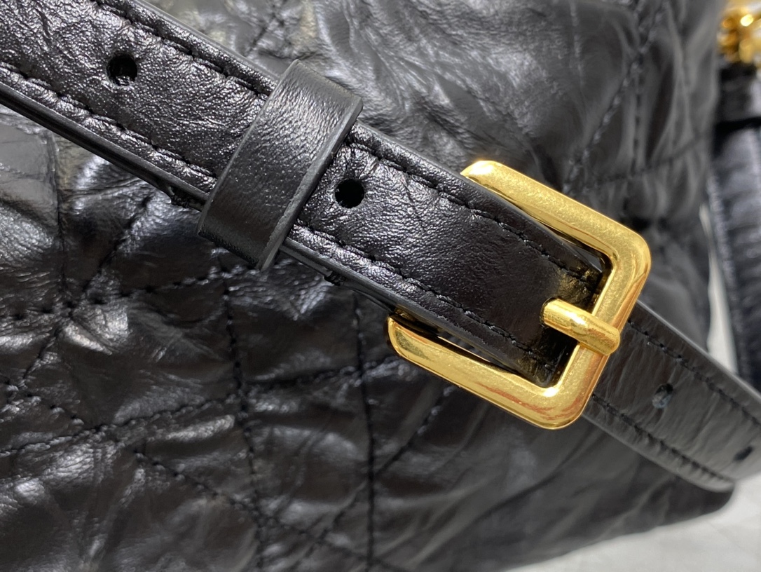 Dior Hobo star chain bag