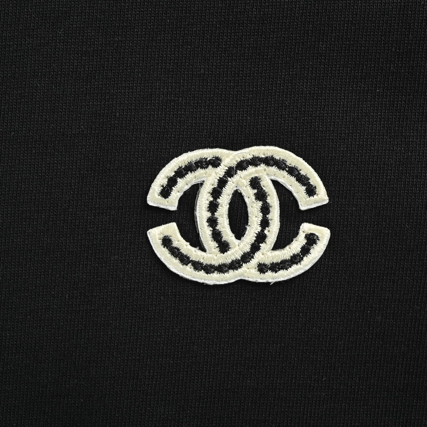 Chanel 25ss chest embroidered double C short sleeve