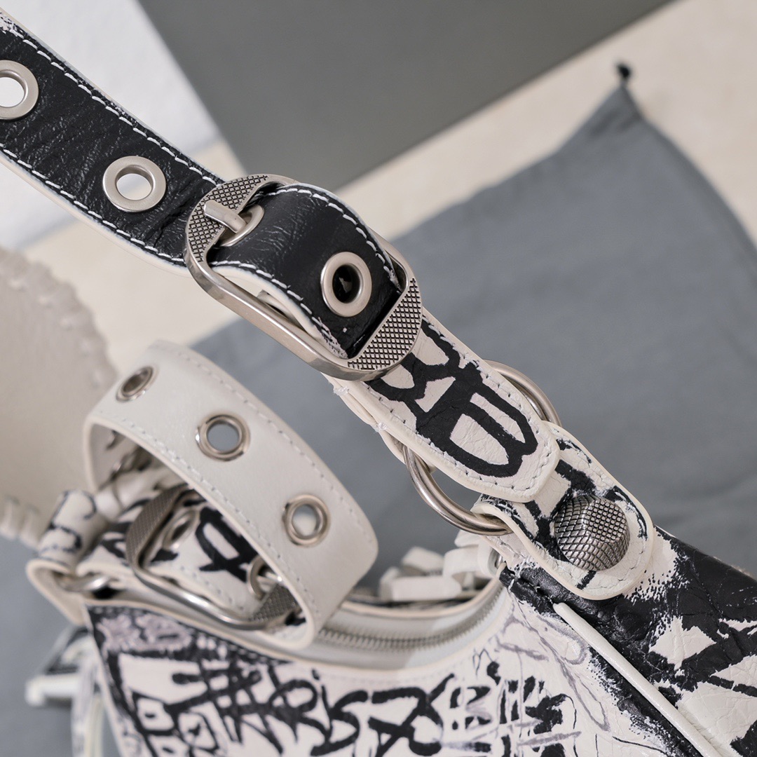 Balenciaga le cagole series underarm bag