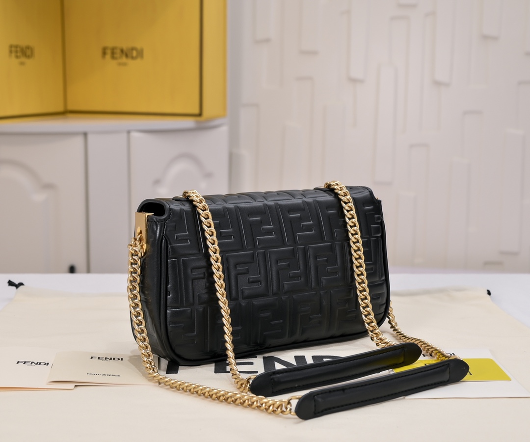 FENDI embossed baguette chain bag 6607