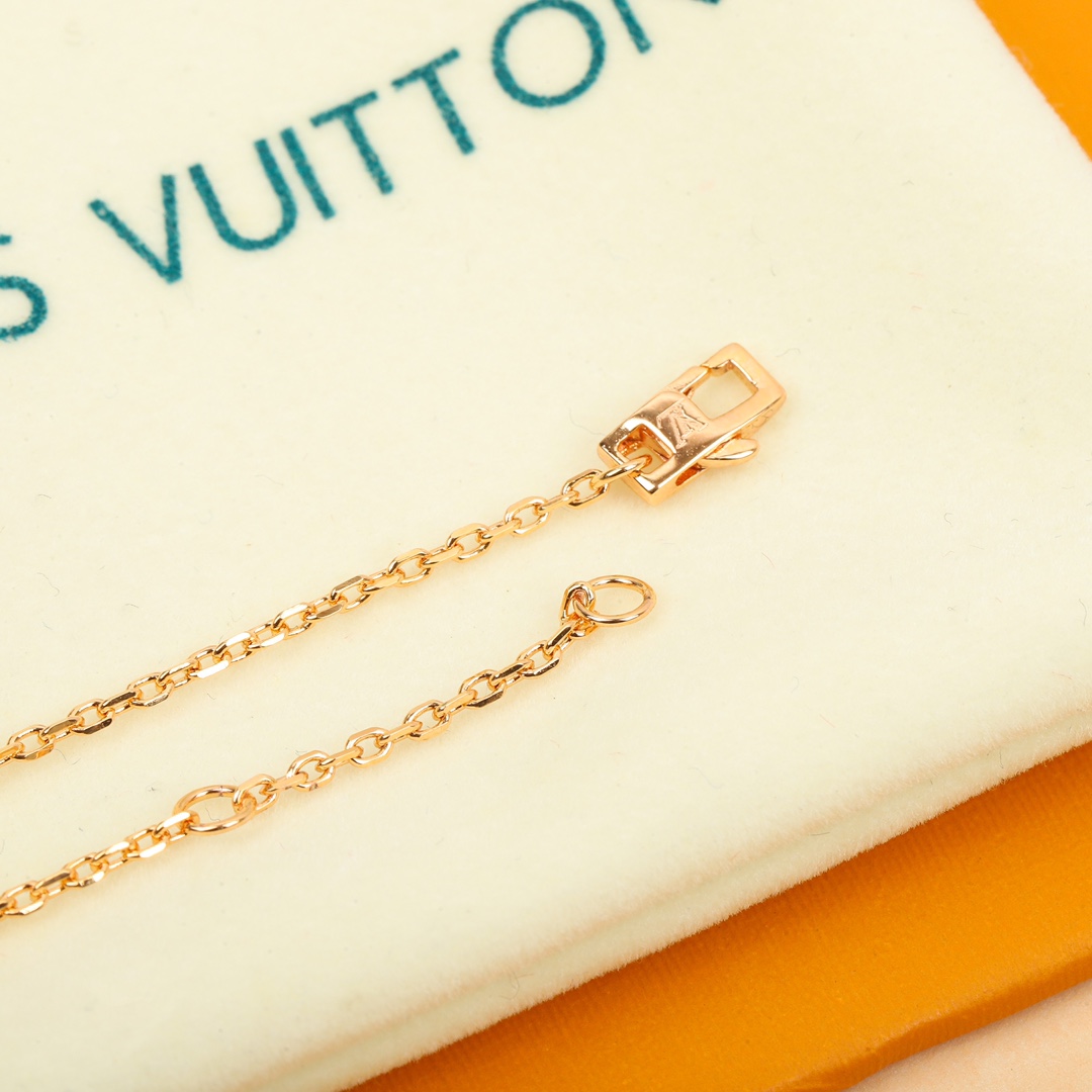 Louis Vuitton Three Flowers Necklace