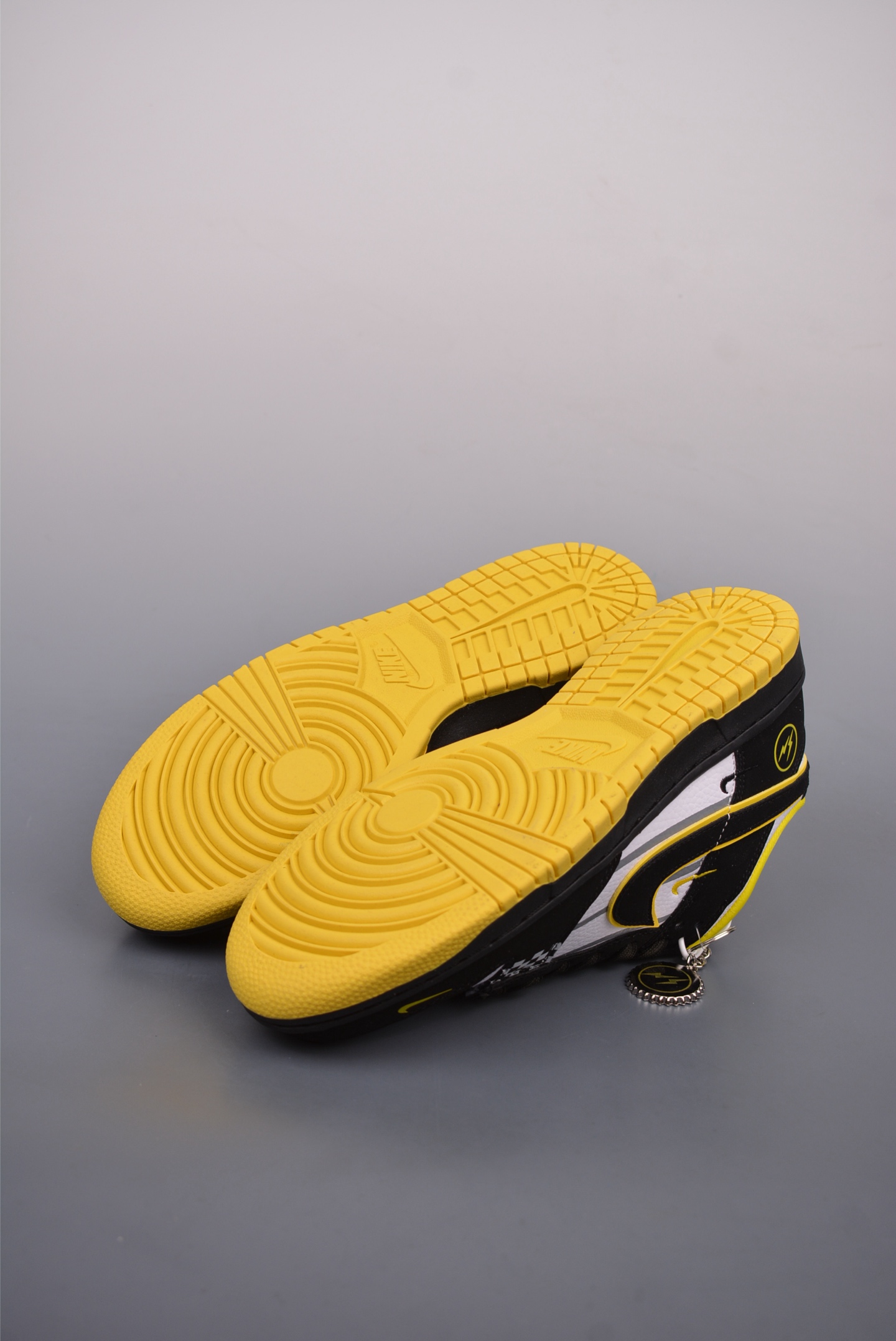 Fragment Design x Nike SB Dunk Low SP Black White Yellow KK1333-026