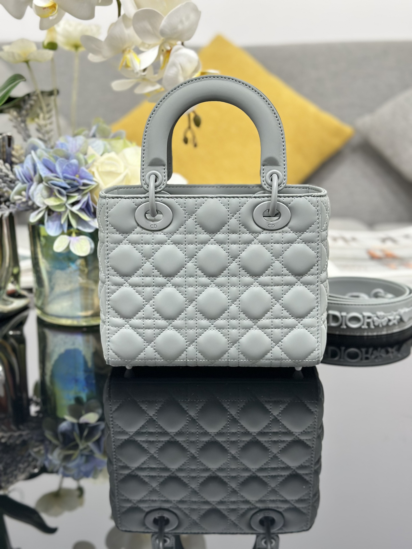 Dior Lady Dior My four-grid matte badge model M0538
