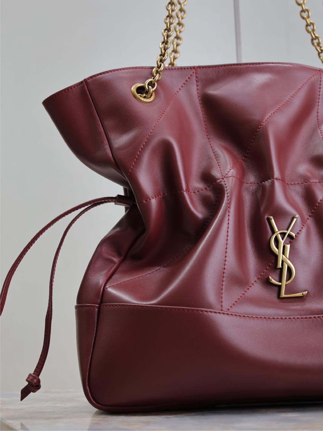 Yves Saint Laurent Jamie 4.3 Large CHON Bucket Bag 809824