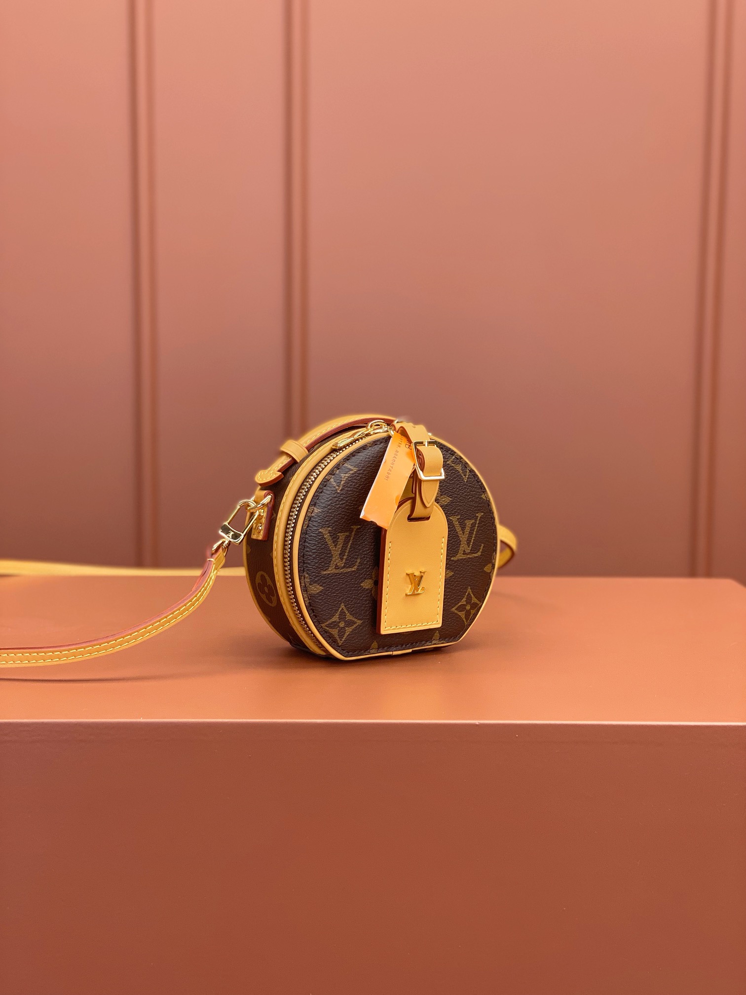 Louis Vuitton BOITE CHAPEAU Mini Bag M44699
