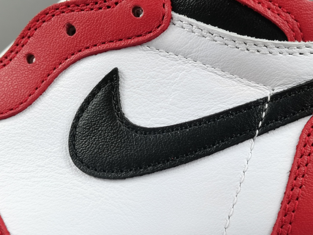 Nike Air Jordan 1 High Retro OGChicago 555088-101