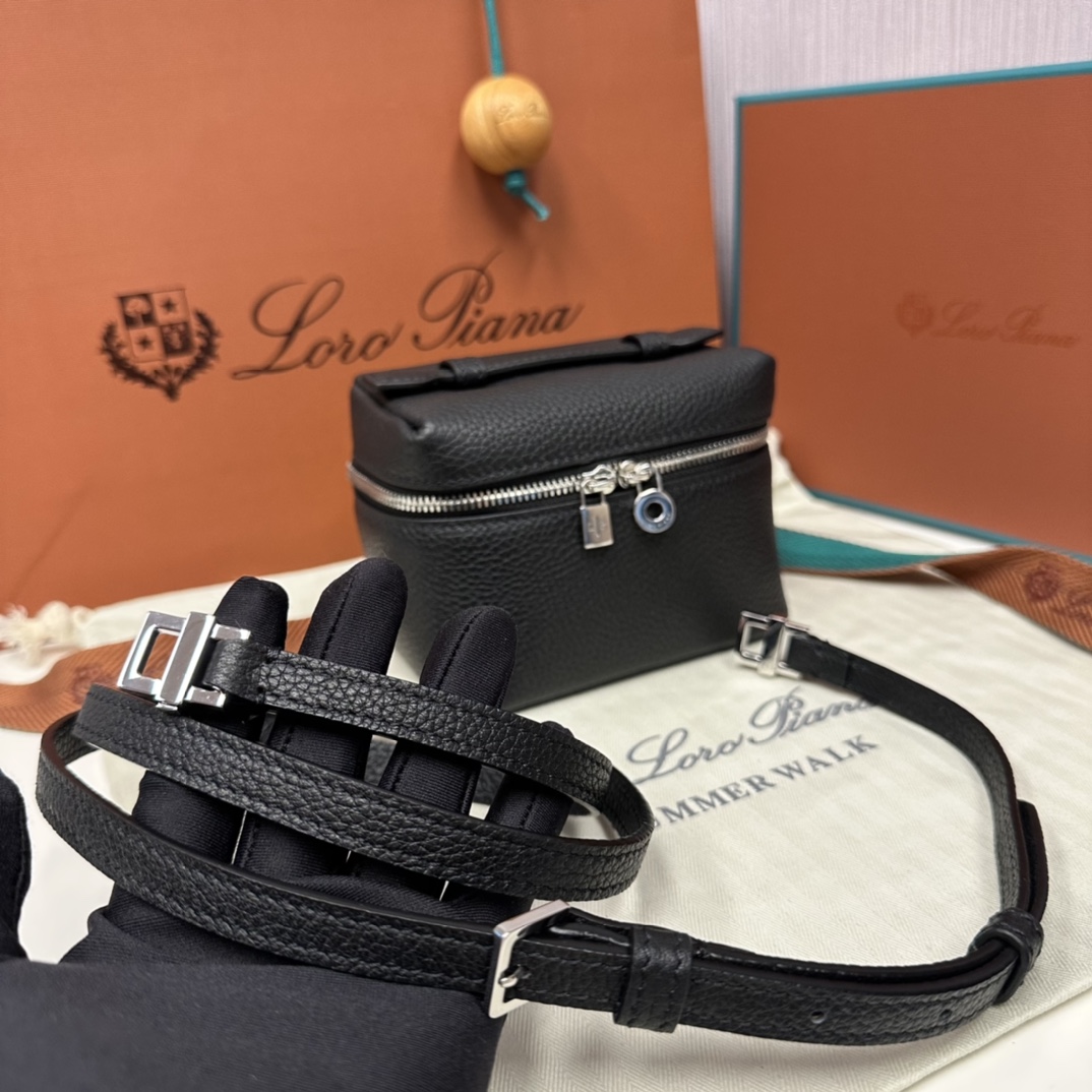 Loro Piana Lextra pocket bag