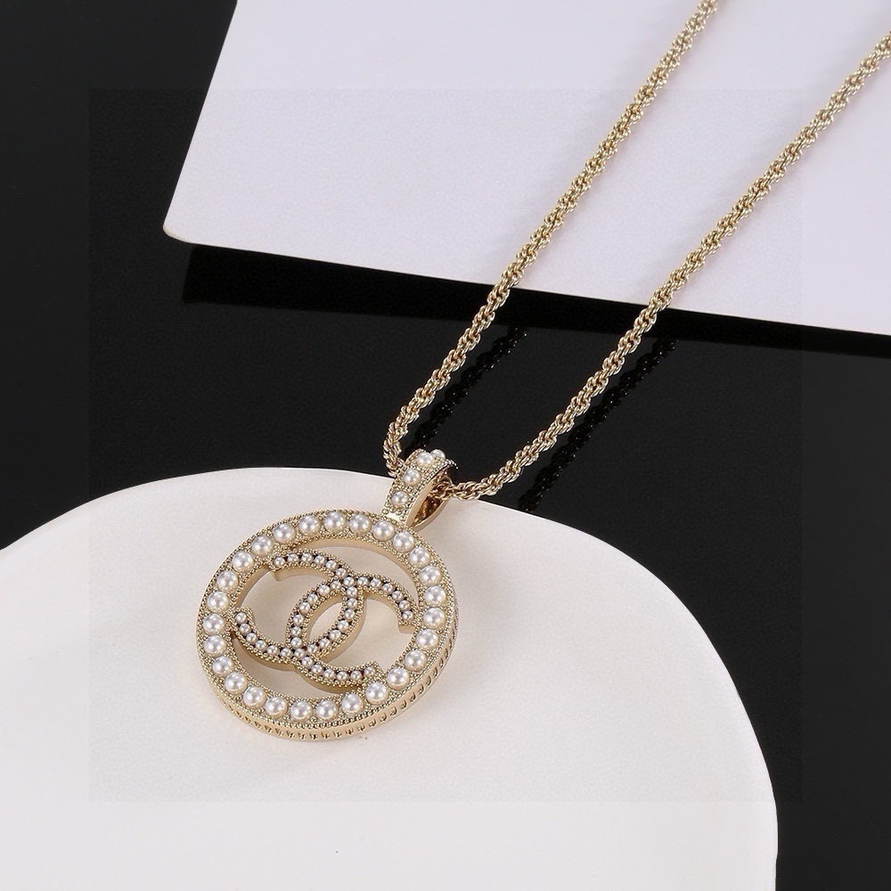 Chanel Double C pendant inlaid with glass mini pearls