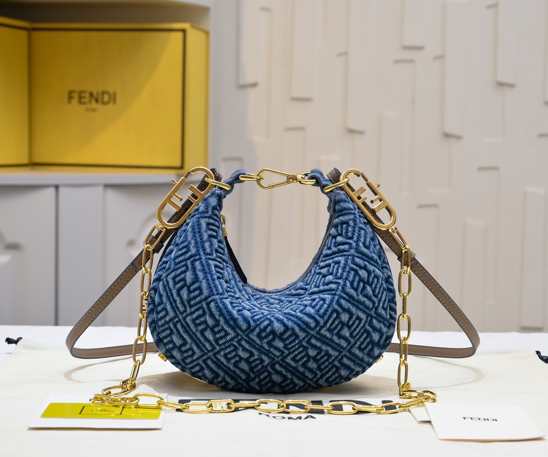 FENDI praphy underarm bag 1009