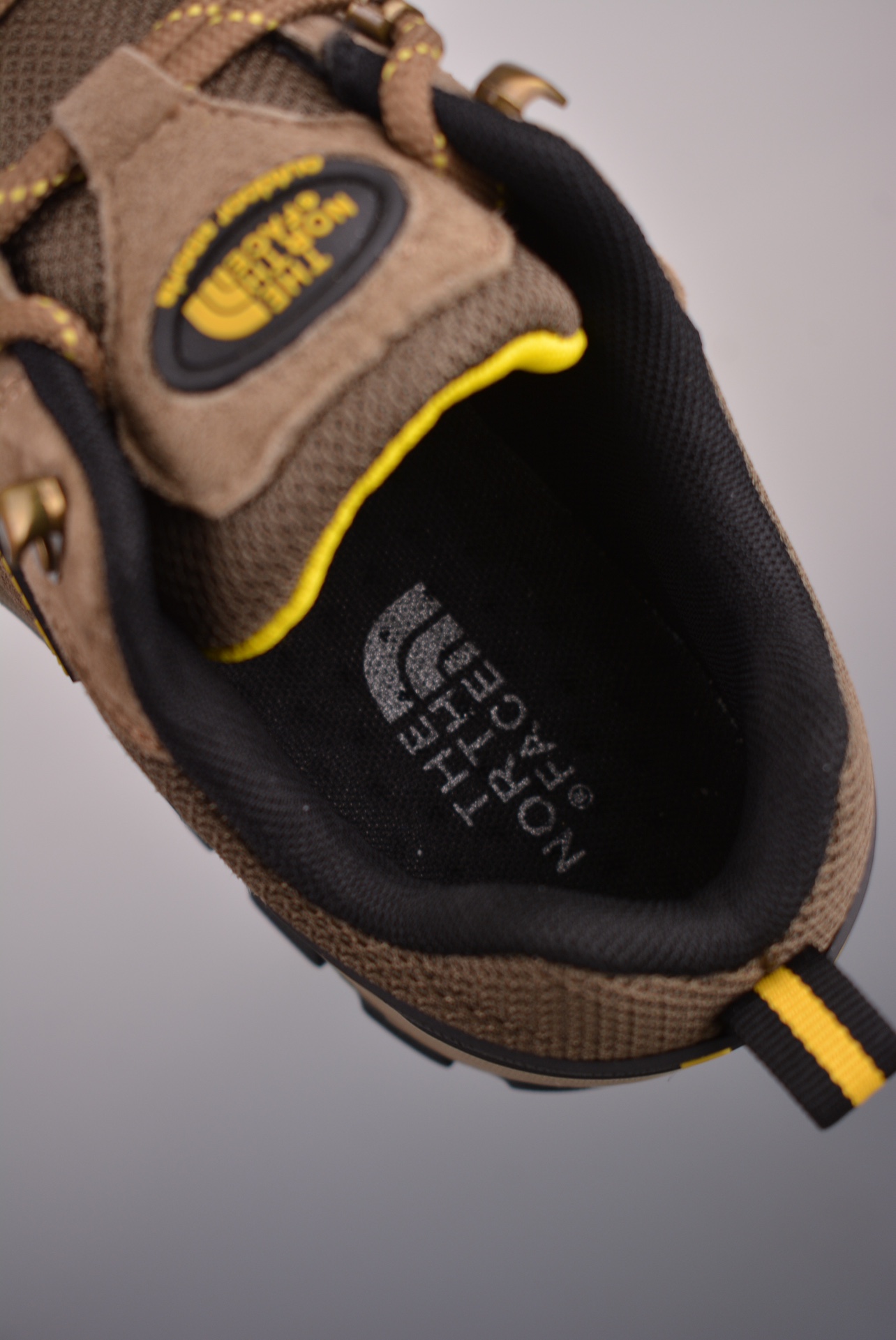 The North Face Hedgehog Sneaker suede brown black yellow BM5336