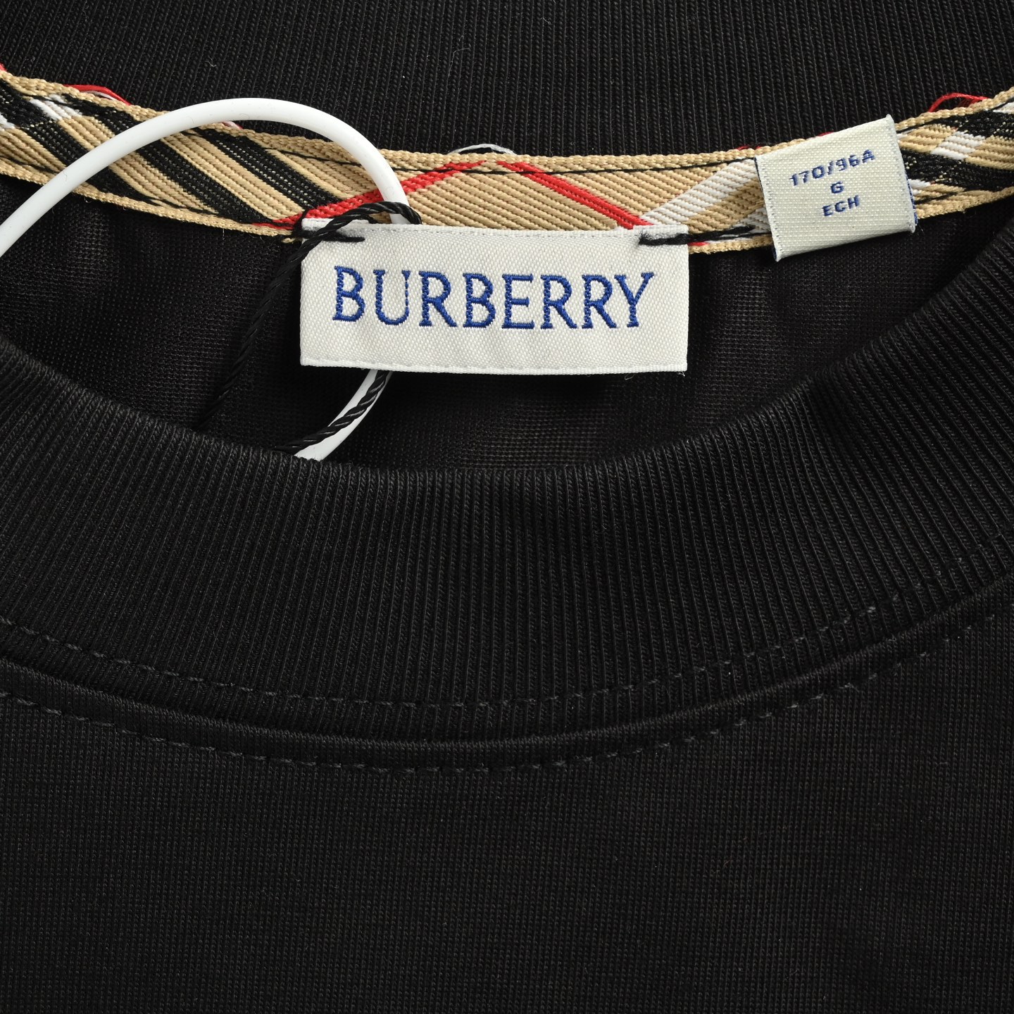 Burberry 25ss Warhorse Embroidered Back Pocket Print Shorts