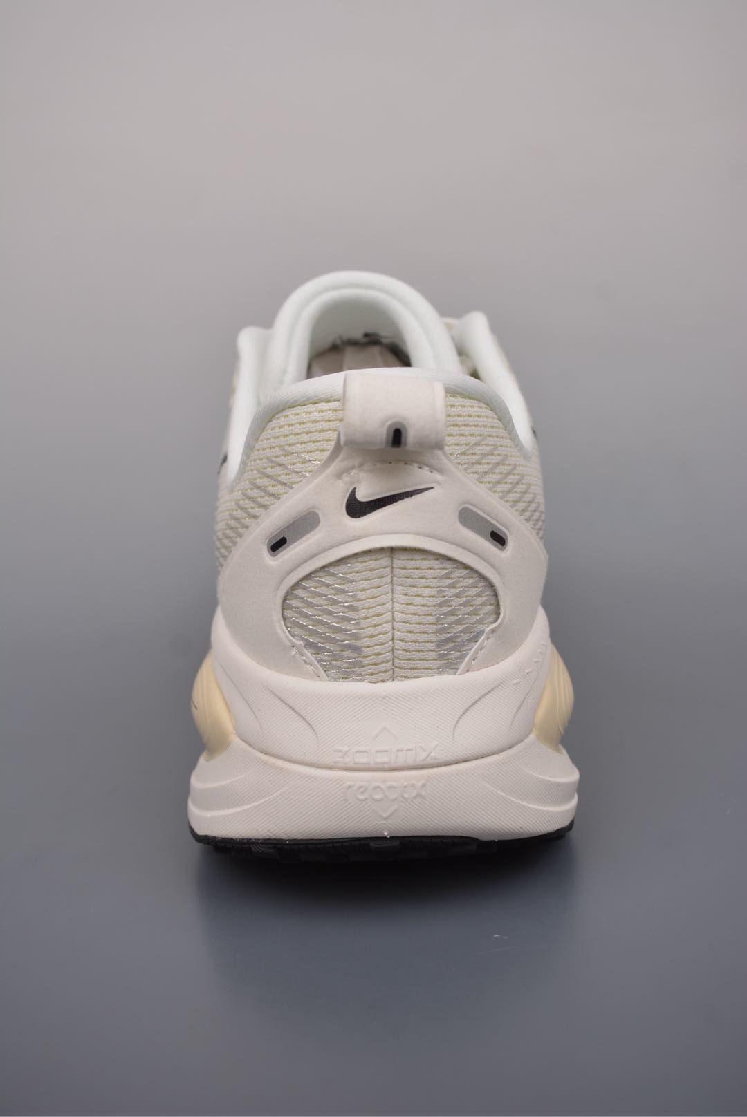 Nike Vomero 18 ZoomX Beige Black HM6804-101