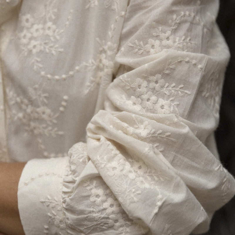 Floral Embroidery Elegant Women's Linen Blouse