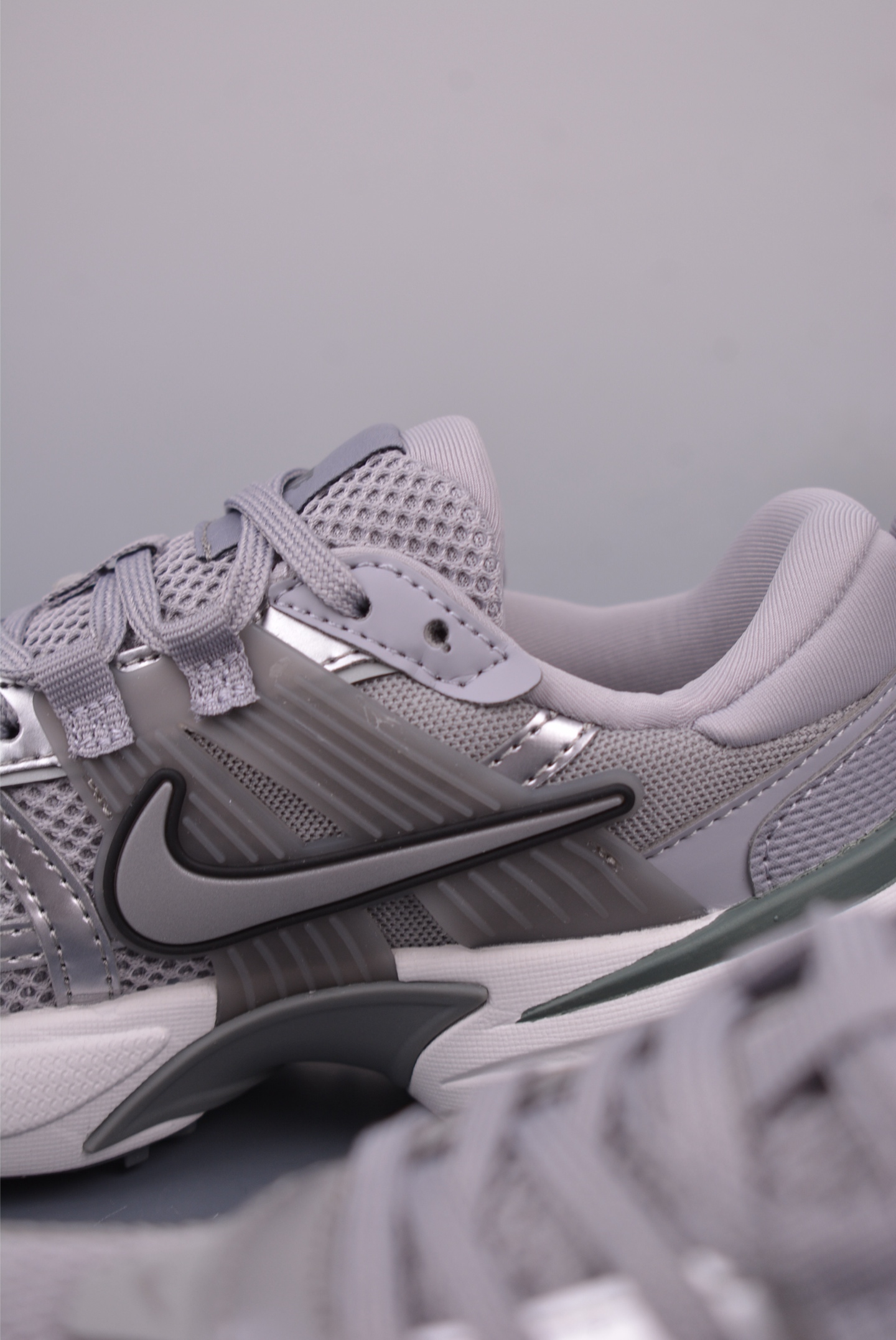 Nike Wmns V2K Runtekk Low 