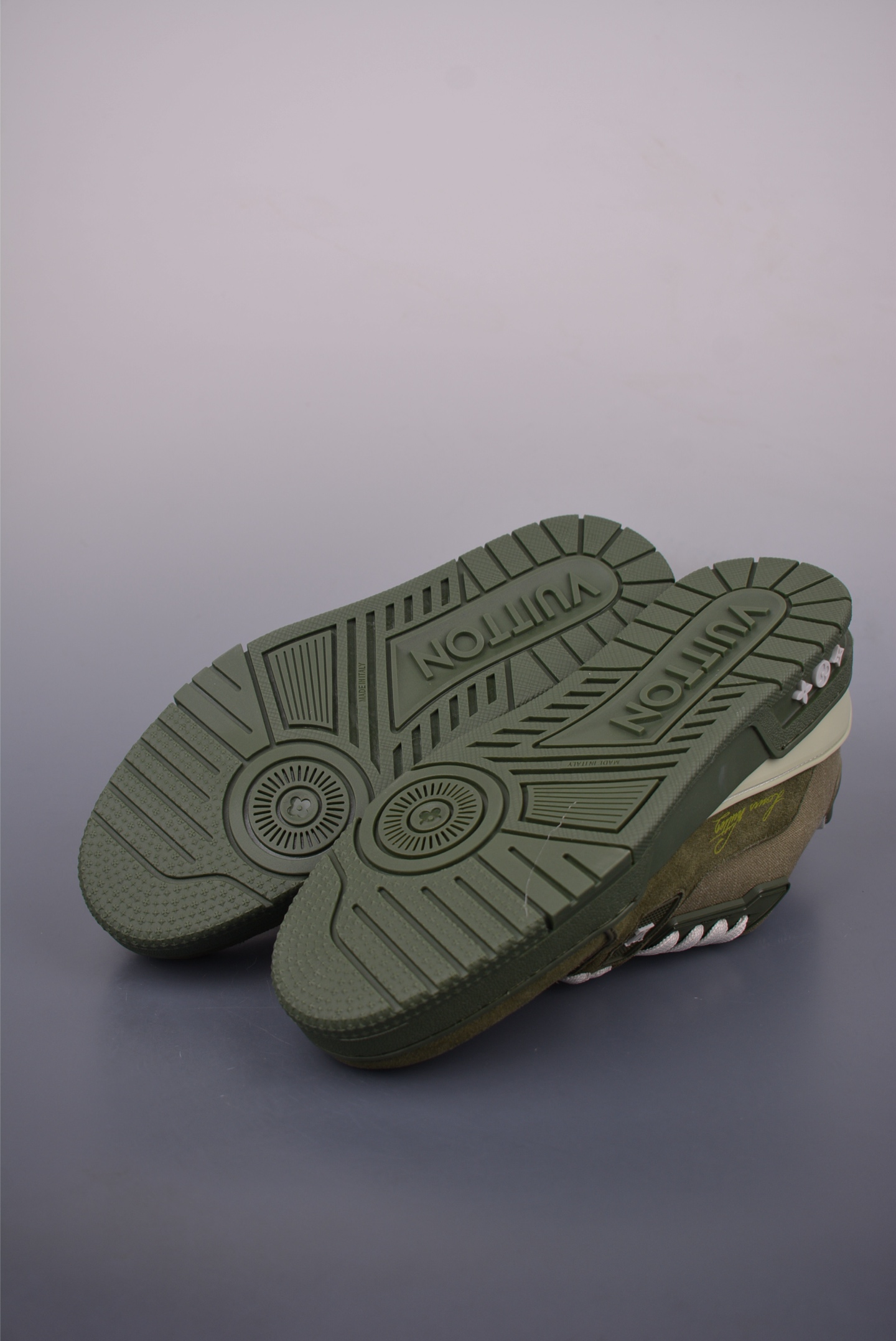 Louis Vuitton Trainer Sneaker Low “Military Green” 1AHTSB