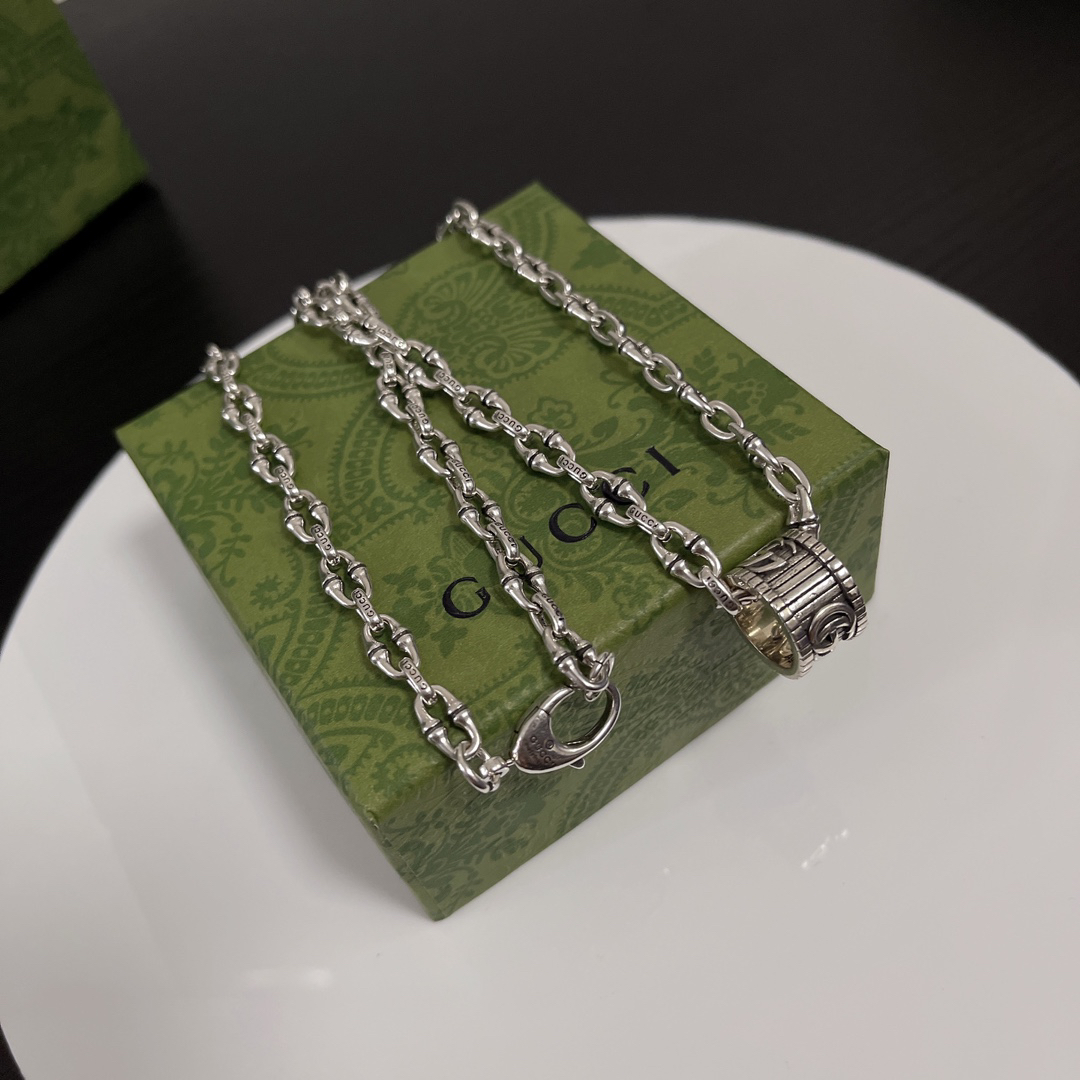 Gucci Chain Round Ring Necklace