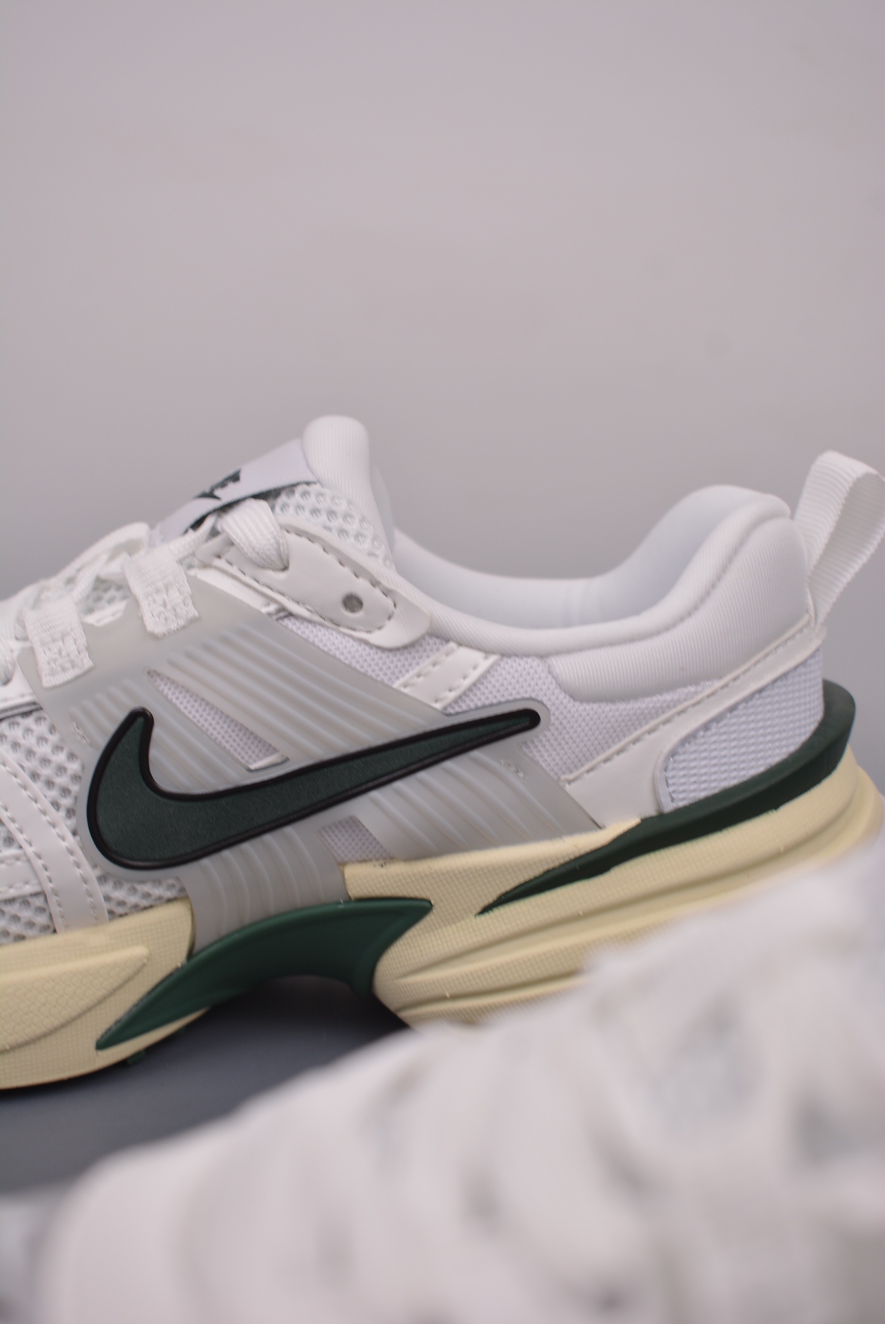Nike Wmns V2K Runtekk Low White Green FD0736-101