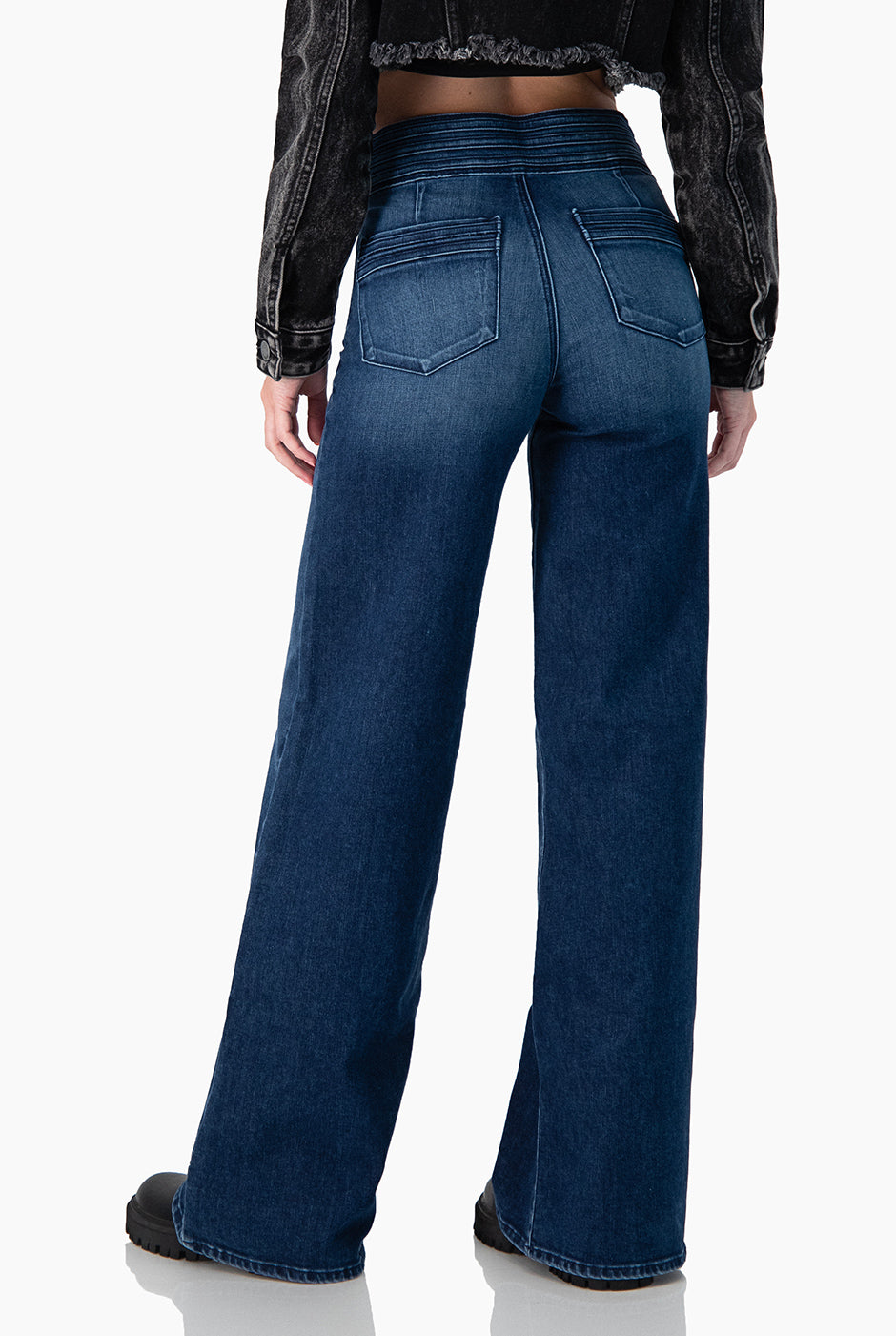 Jeans corte mom de pretina ancha y doble boton