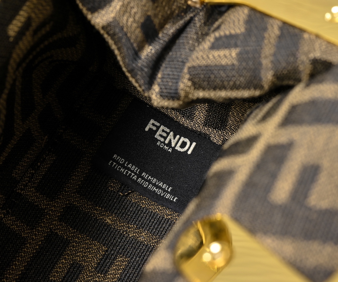 FENDI First Shoulder Bag 80016