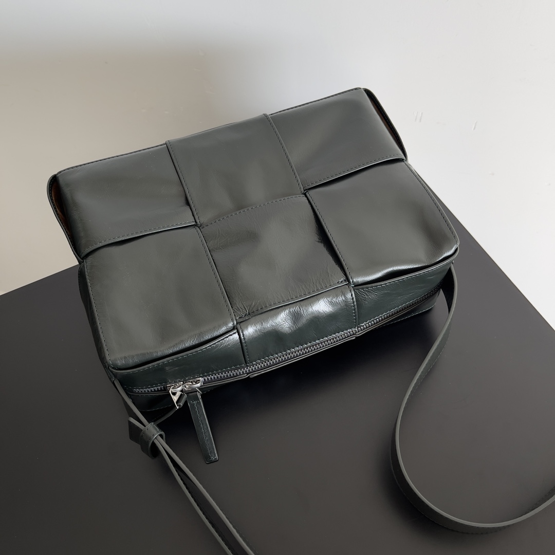 Bottega Veneta 2023 Early Spring Series Arco Camera Bag 731165