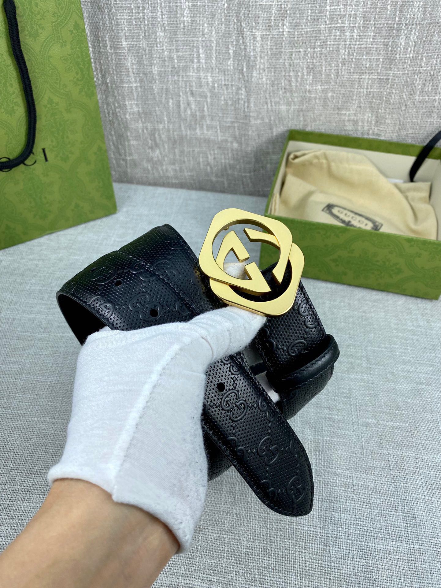 Gucci black embossed leather belt  width 4.0CM