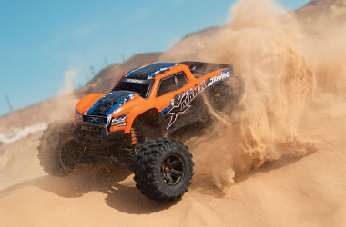 X-MAXX 4x4 new 8S version RTR complete set with 2x 4S / 5000 mAh batteries + Dual charger 2x120W