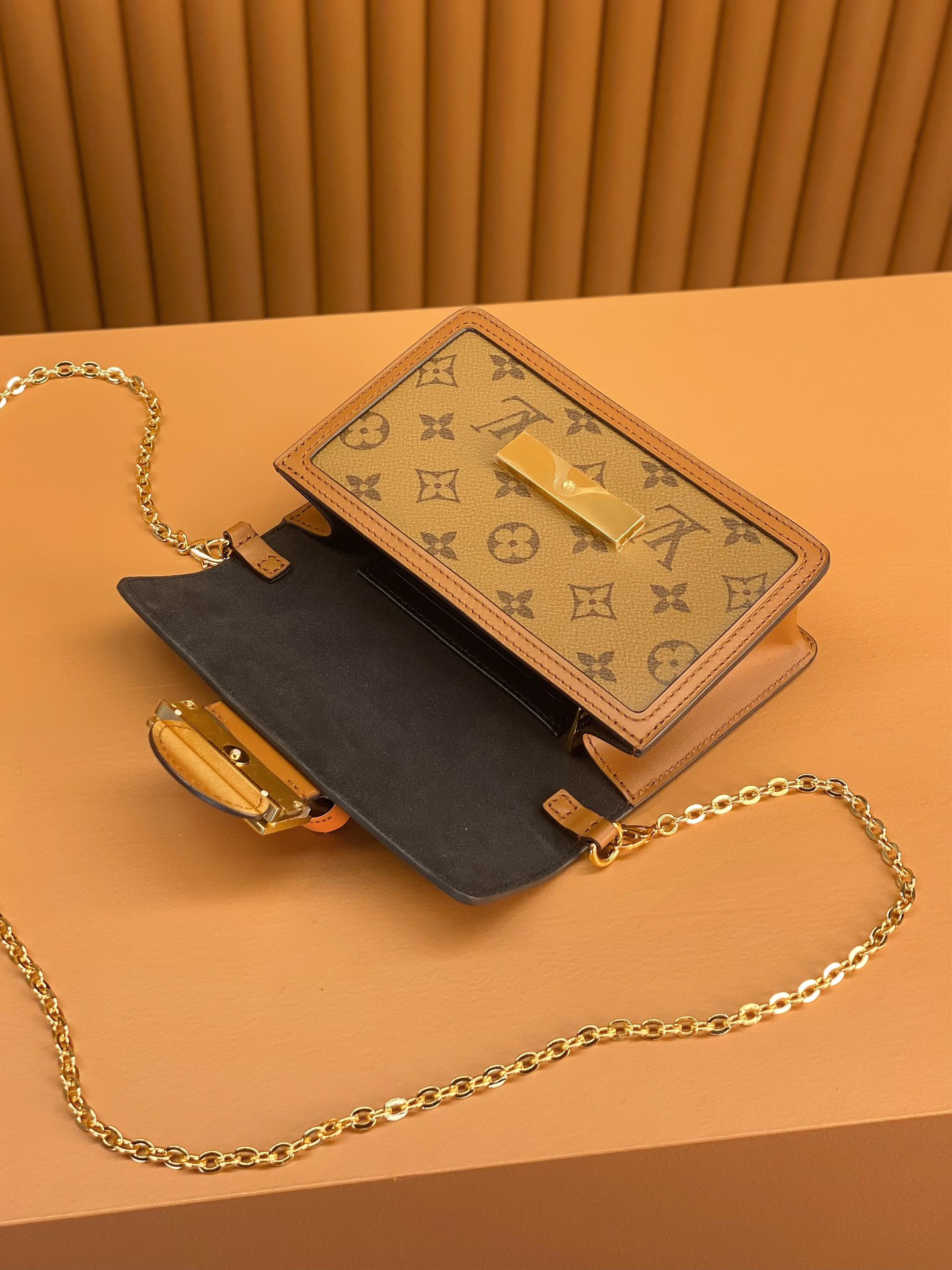 Louis Vuitton DAUPHlNE chain bag M68746