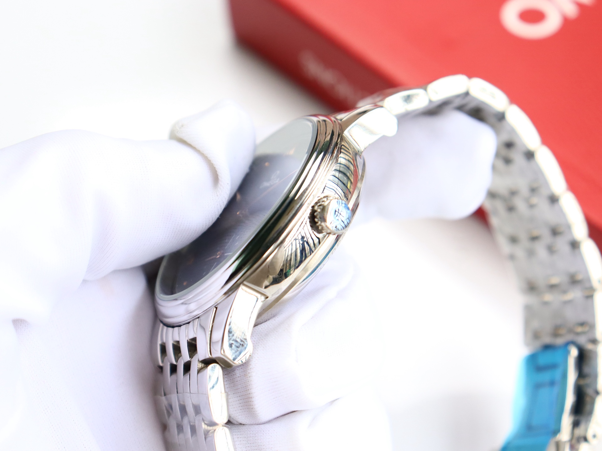 Omega De Ville series two-hand semi-mechanical men's watch