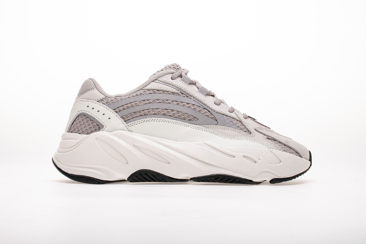 700V2