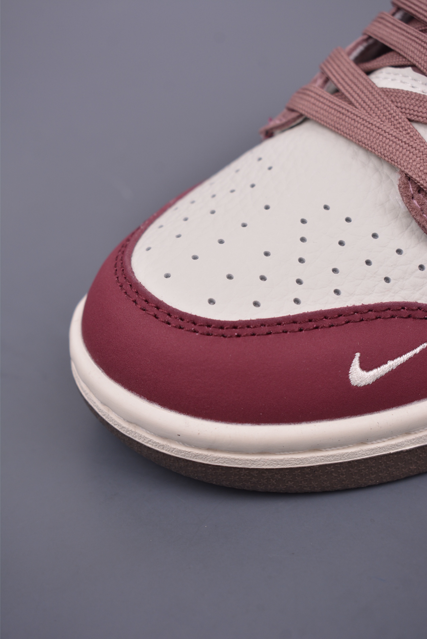 Gucci x Nike SB Dunk Low sneakers Wine Red and White XD1588-208