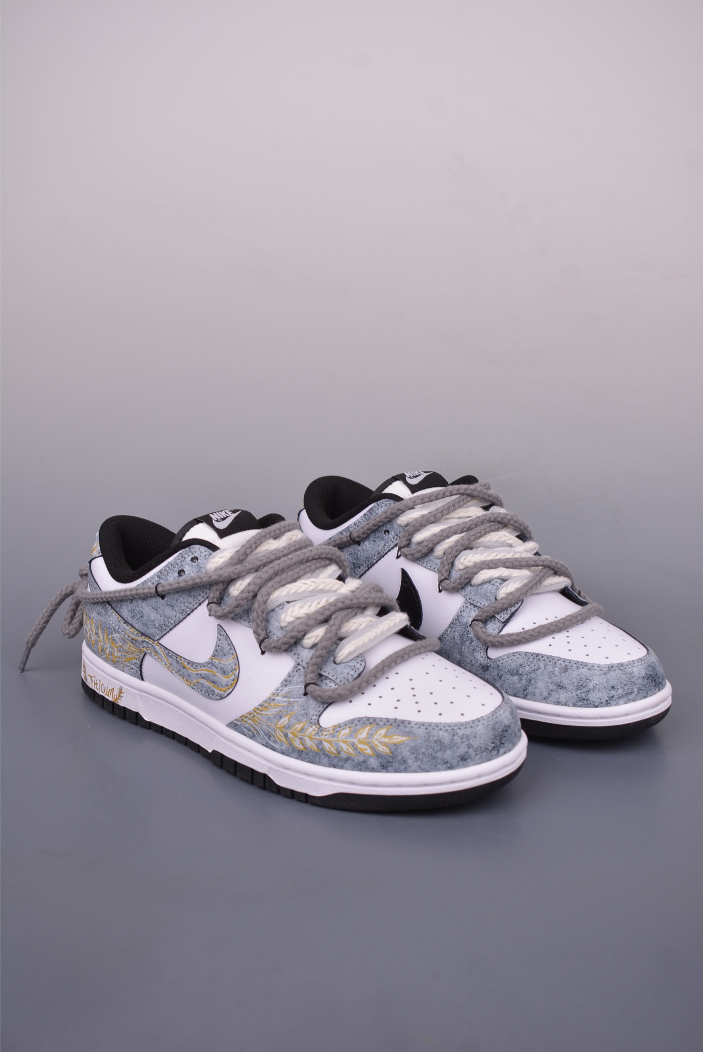 Louis Vuitton x Nike SB Dunk Low 