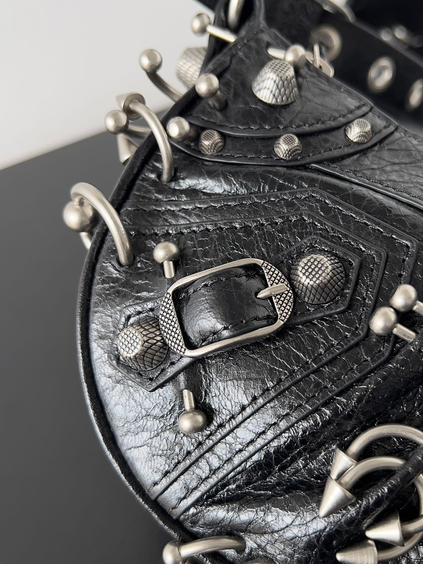 Balenciaga Le Cagole handbags
