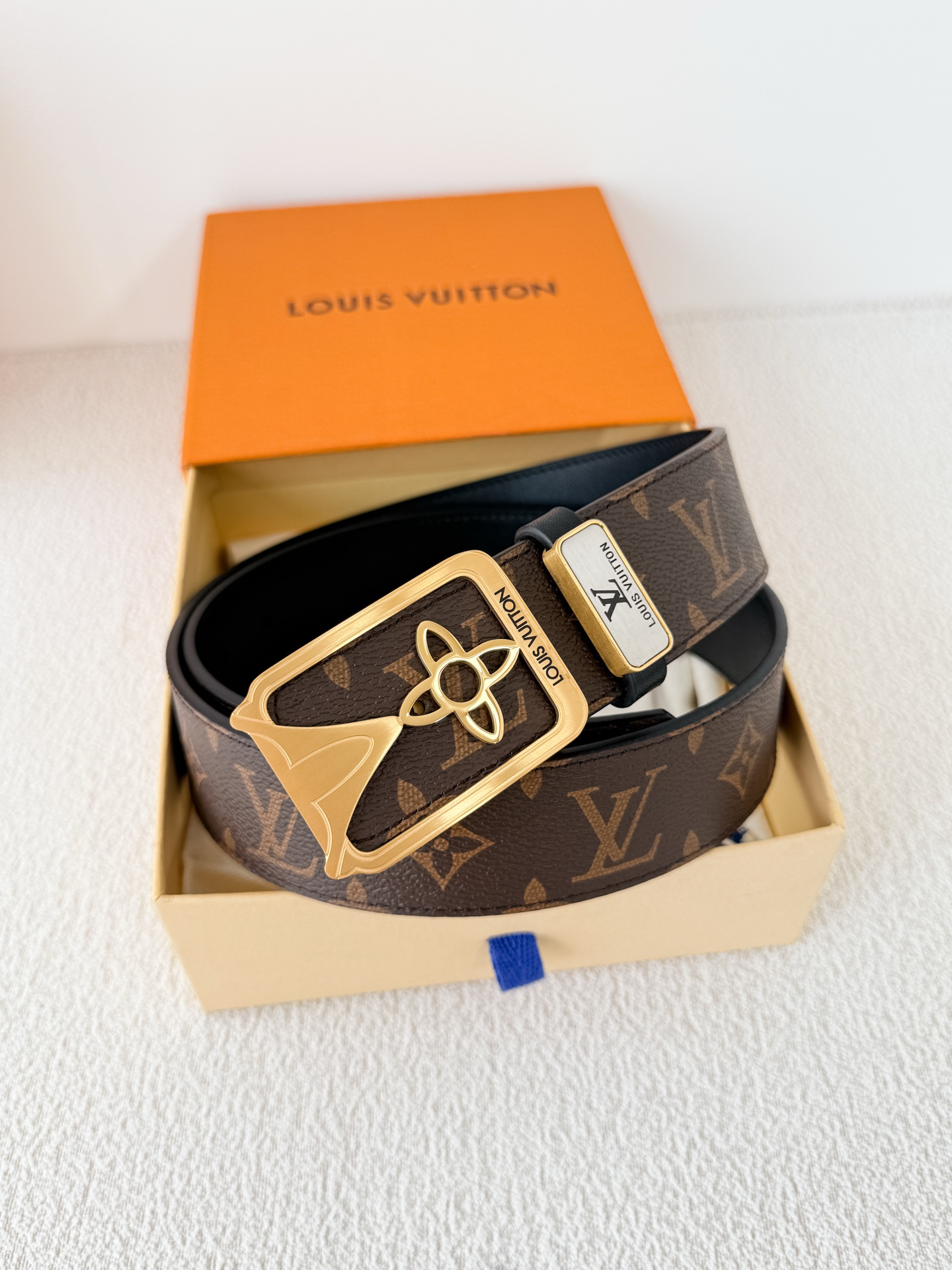 Louis Vuitton Presbyopic Calfskin Men's Belt 3.8CM Width