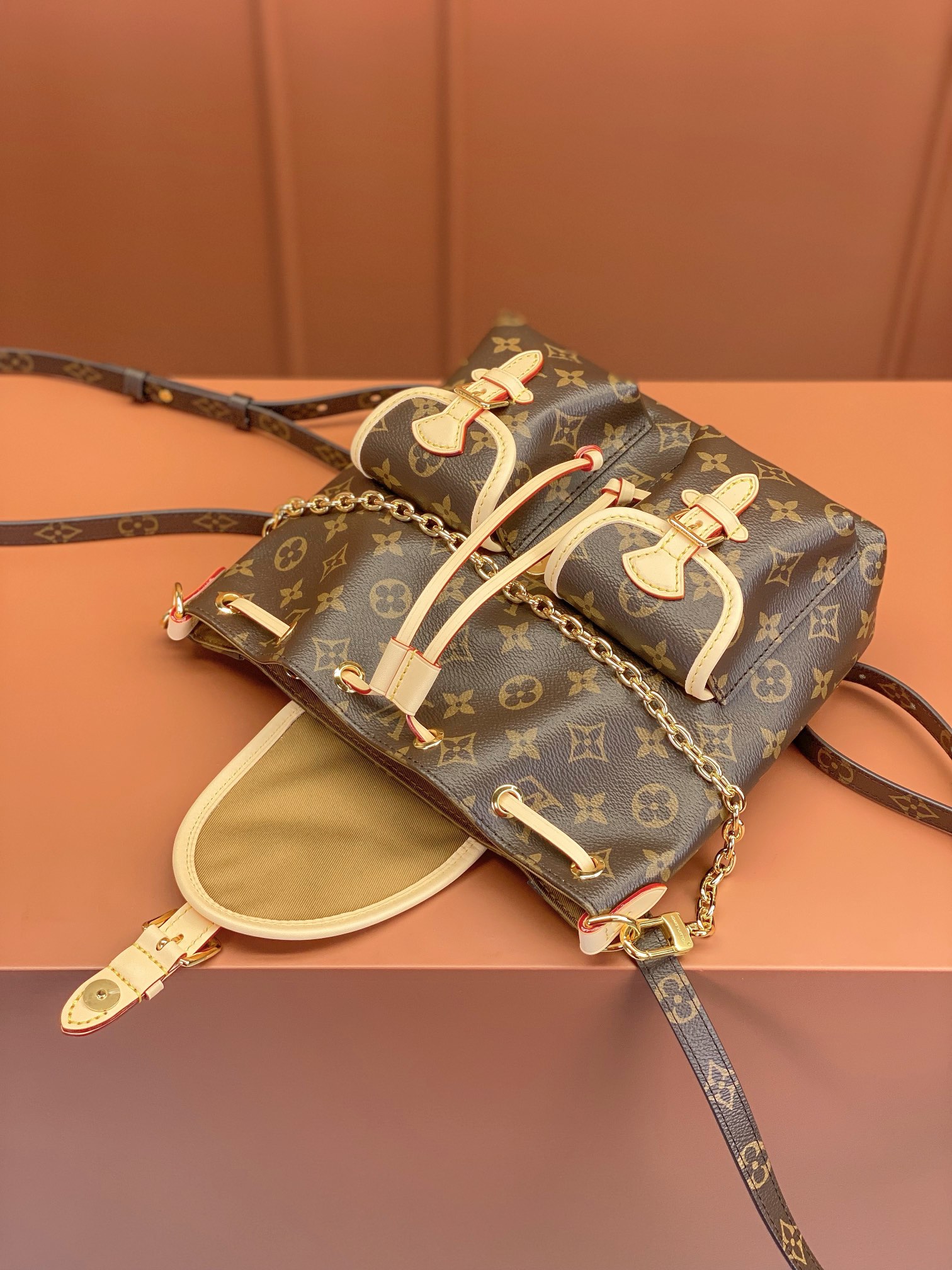 Louis Vuitton EXCURSION Small Backpack M46932