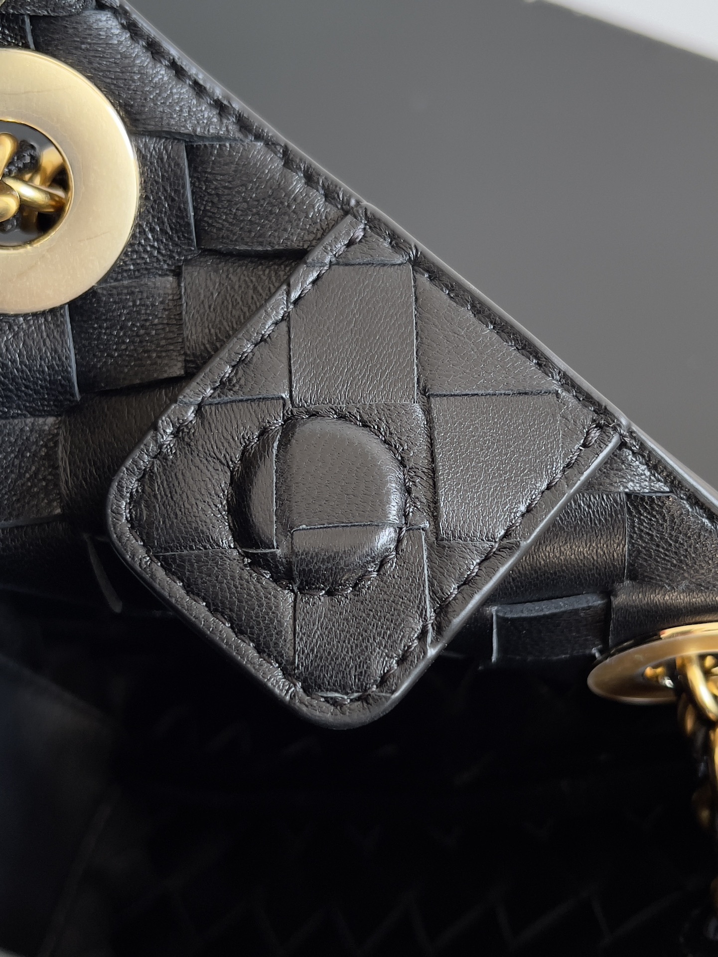 BOTTEGA VENETA New Chain Parachute Bag 817175