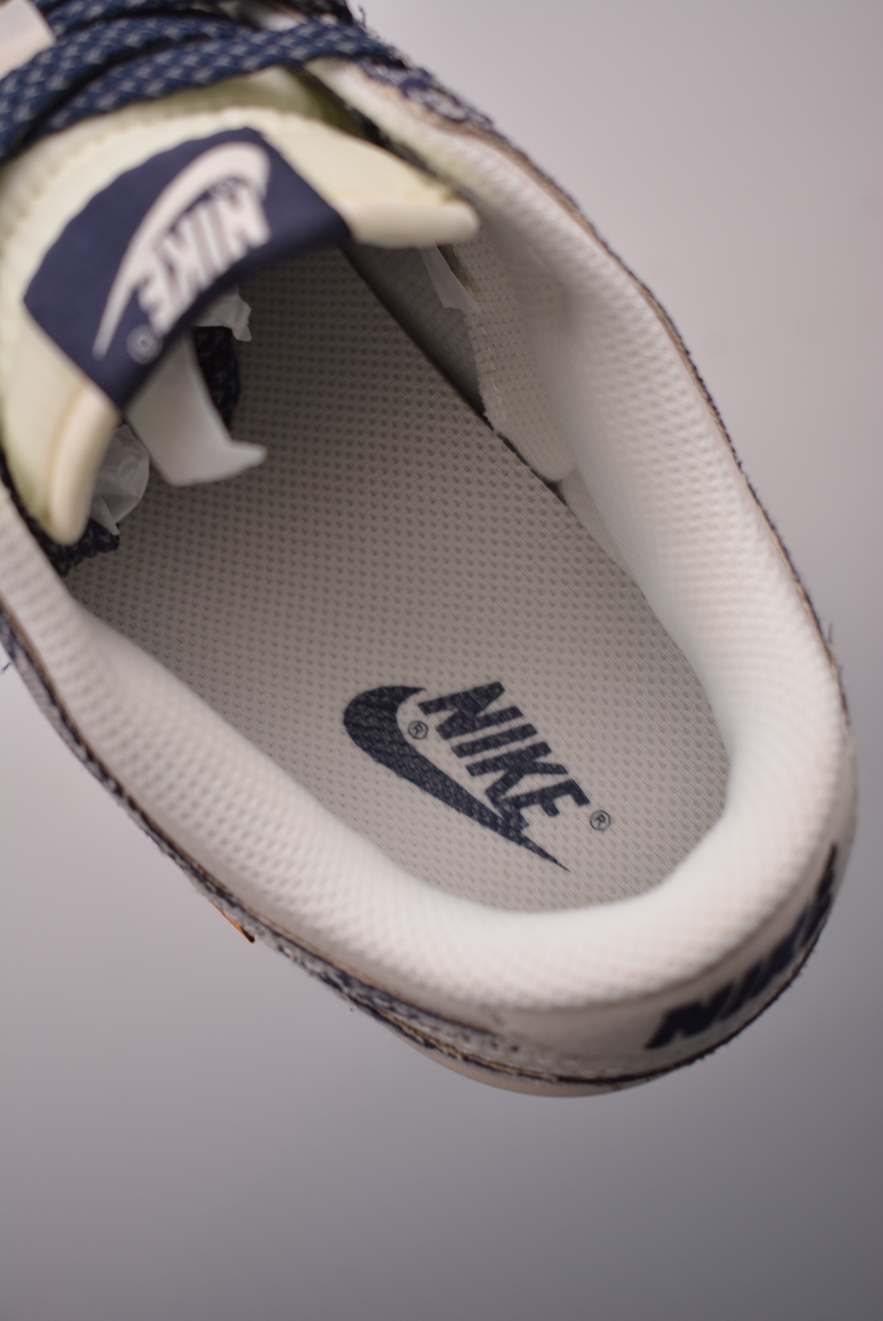 Gucci x Nike SB Dunk Low Esquisite Gucci white and blue BB9676-313