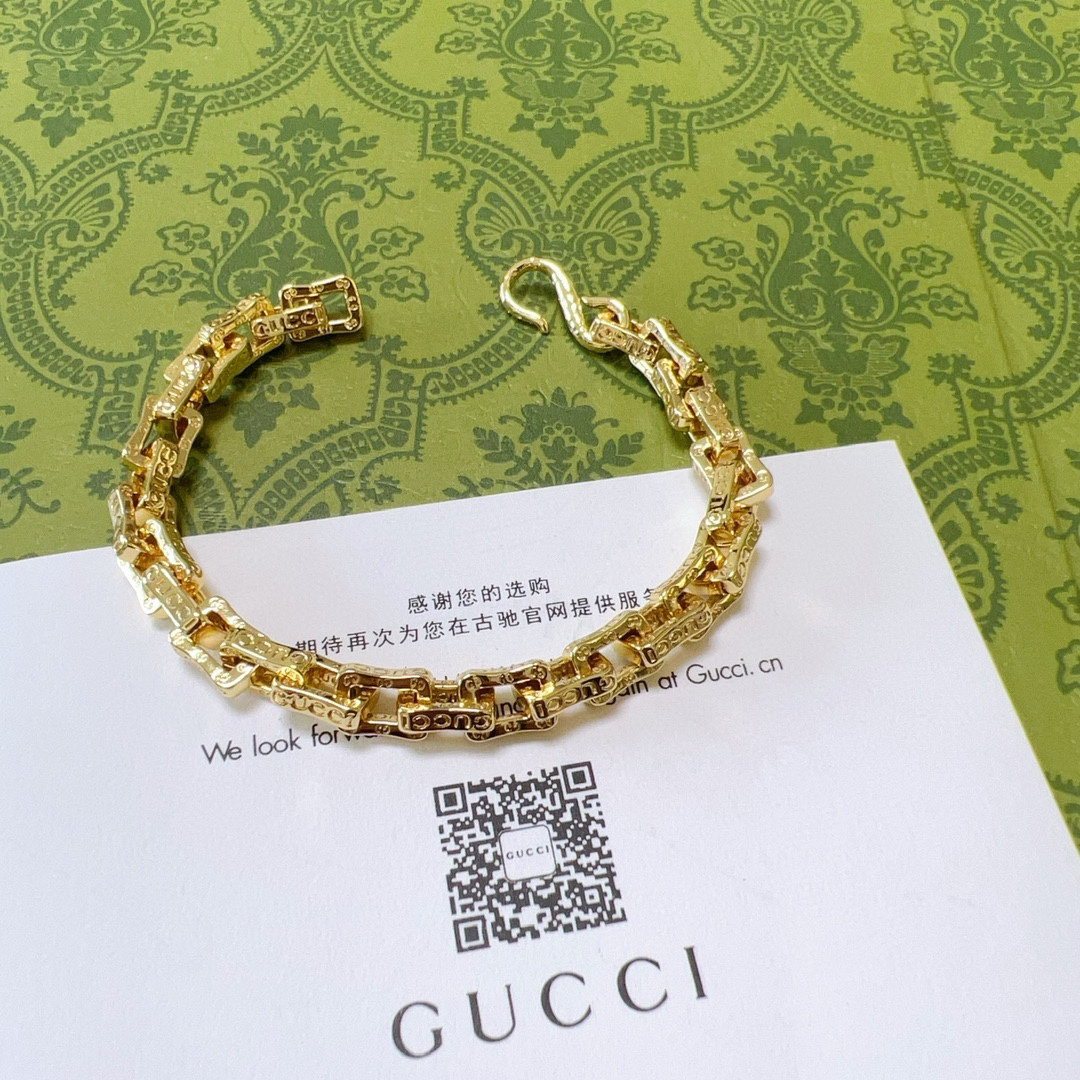 Gucci gold-tone square chain bracelet