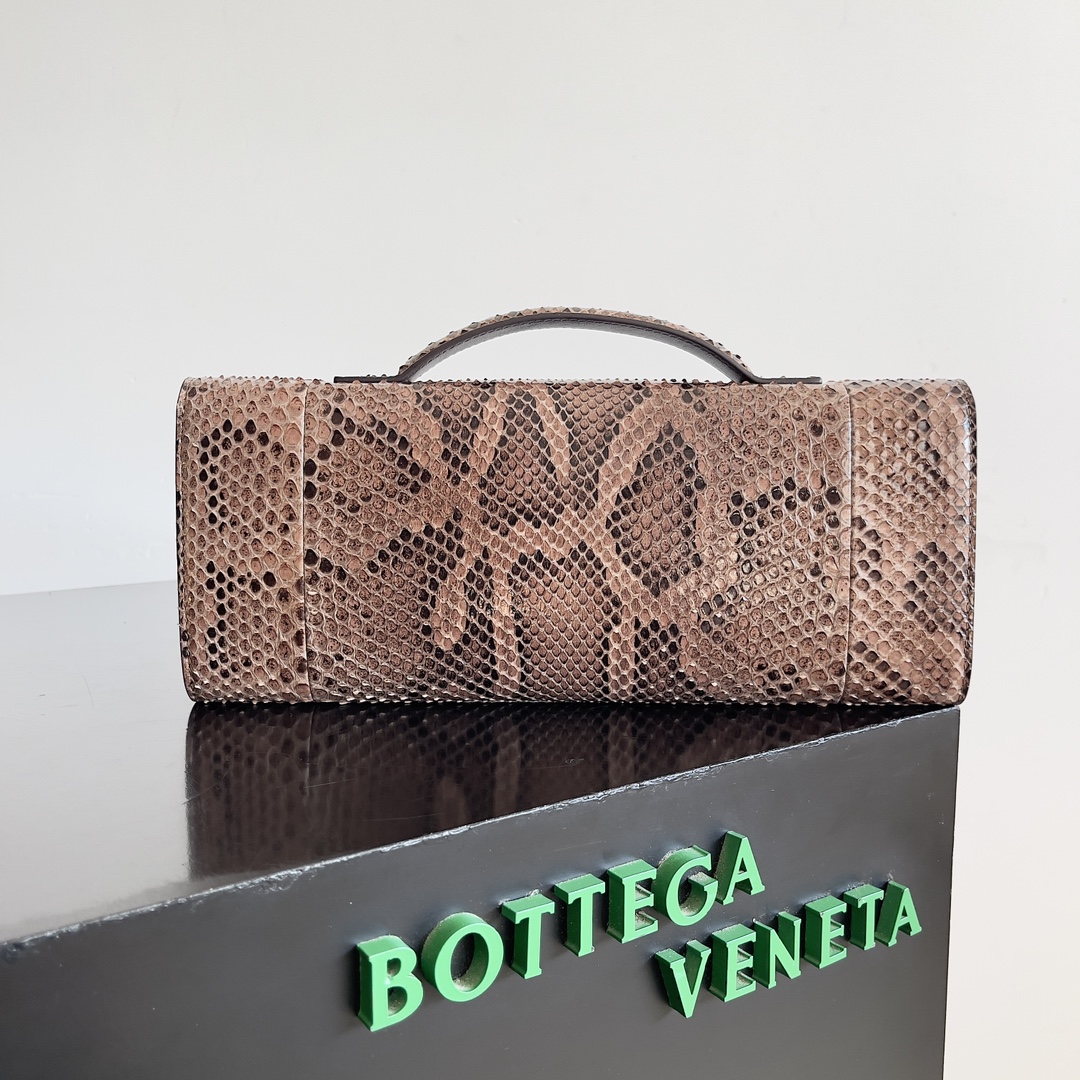 Bottega Veneta andiamo clutch 794945