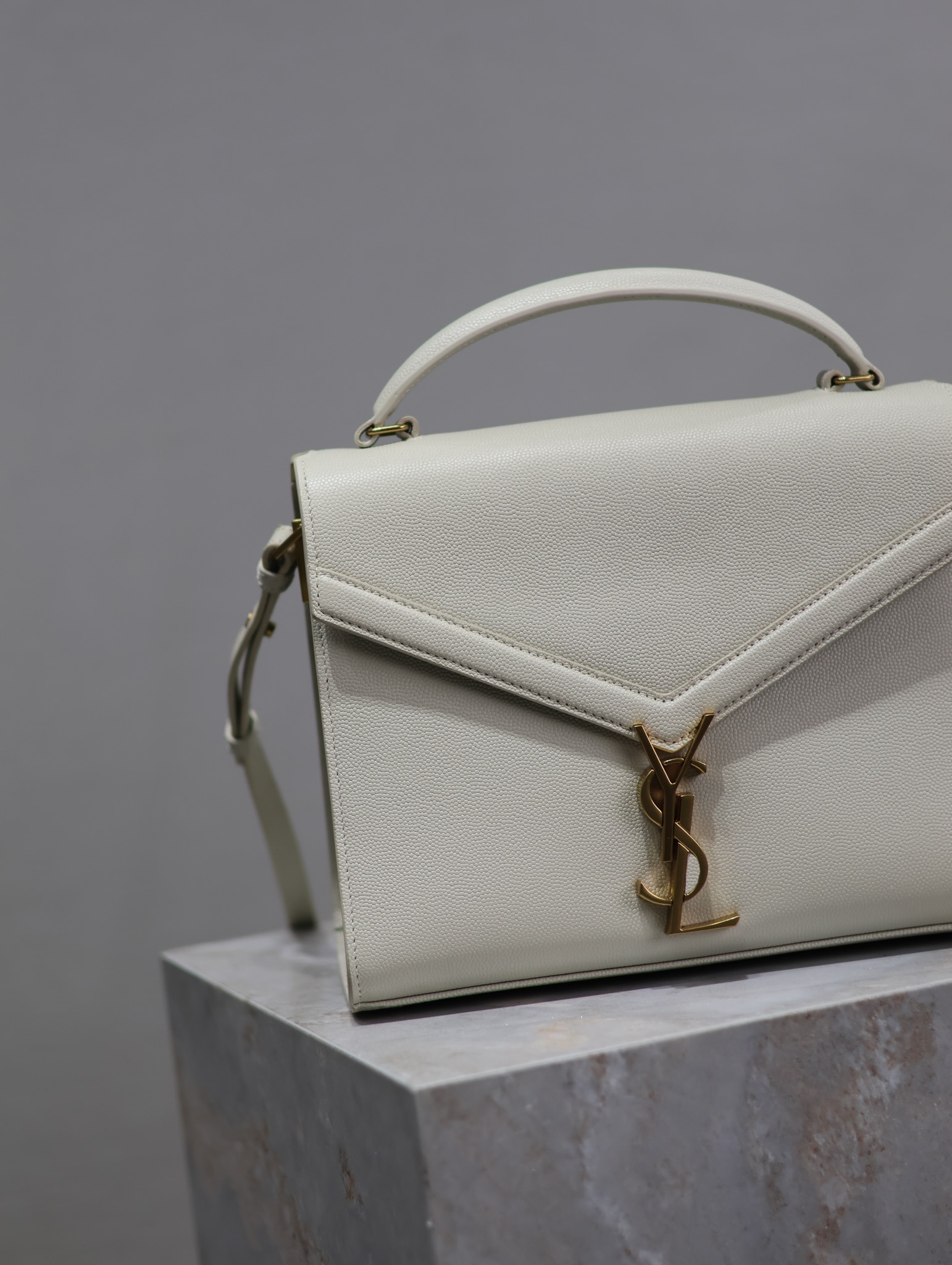 Yves Saint Laurent CASSANDRA Handbag 578000
