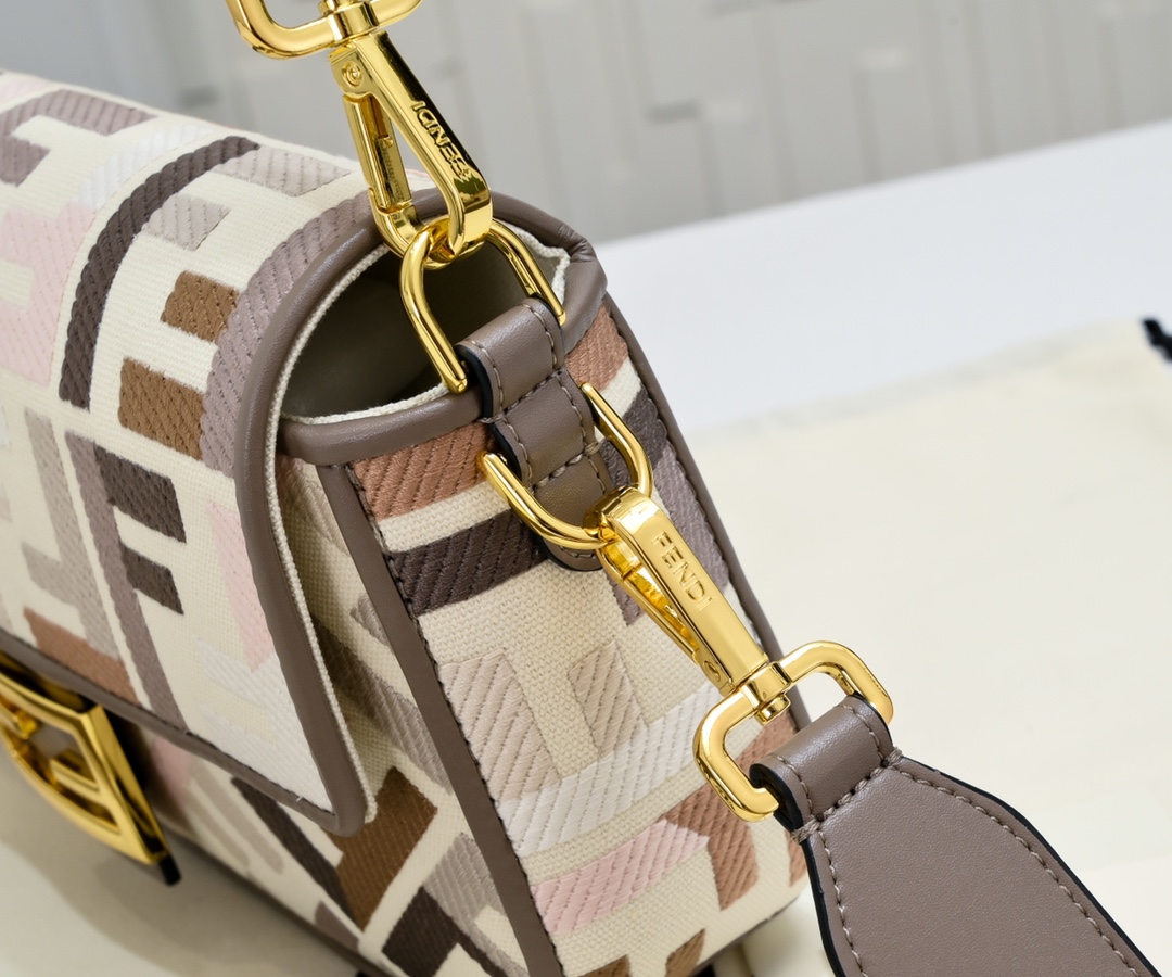 FENDI Baguette Shoulder Bag 1002