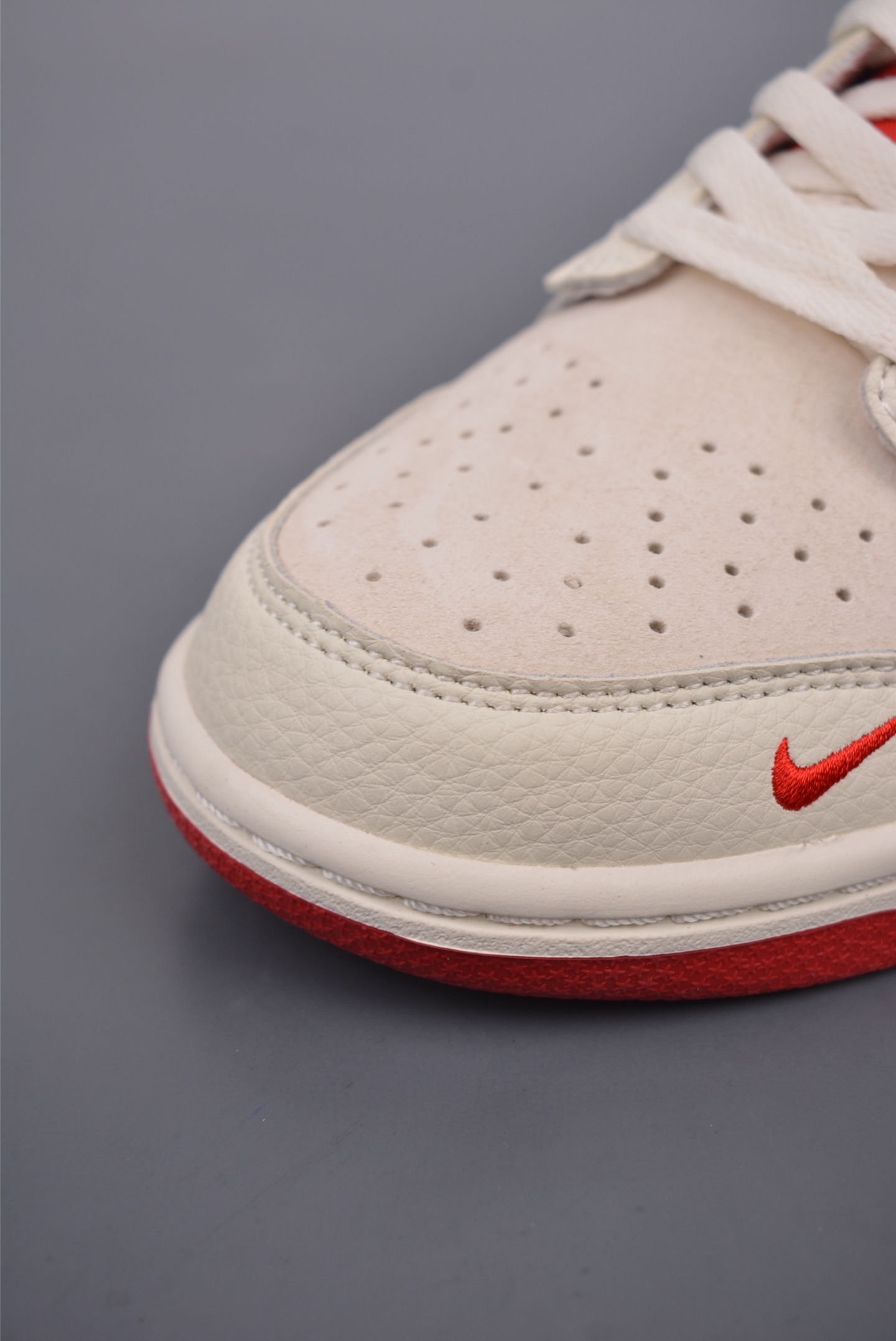 The North Face x Nike SB Dunk Low The North Face Beige, Red and Black DJ2024-127