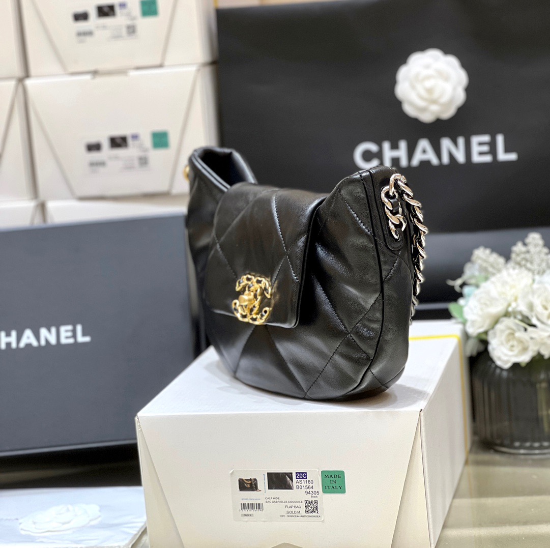 Chanel 24C Early Spring Resort Series Underarm Bag AS4638 00128