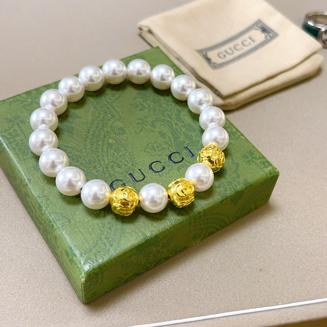 Gucci Pearl Bracelet