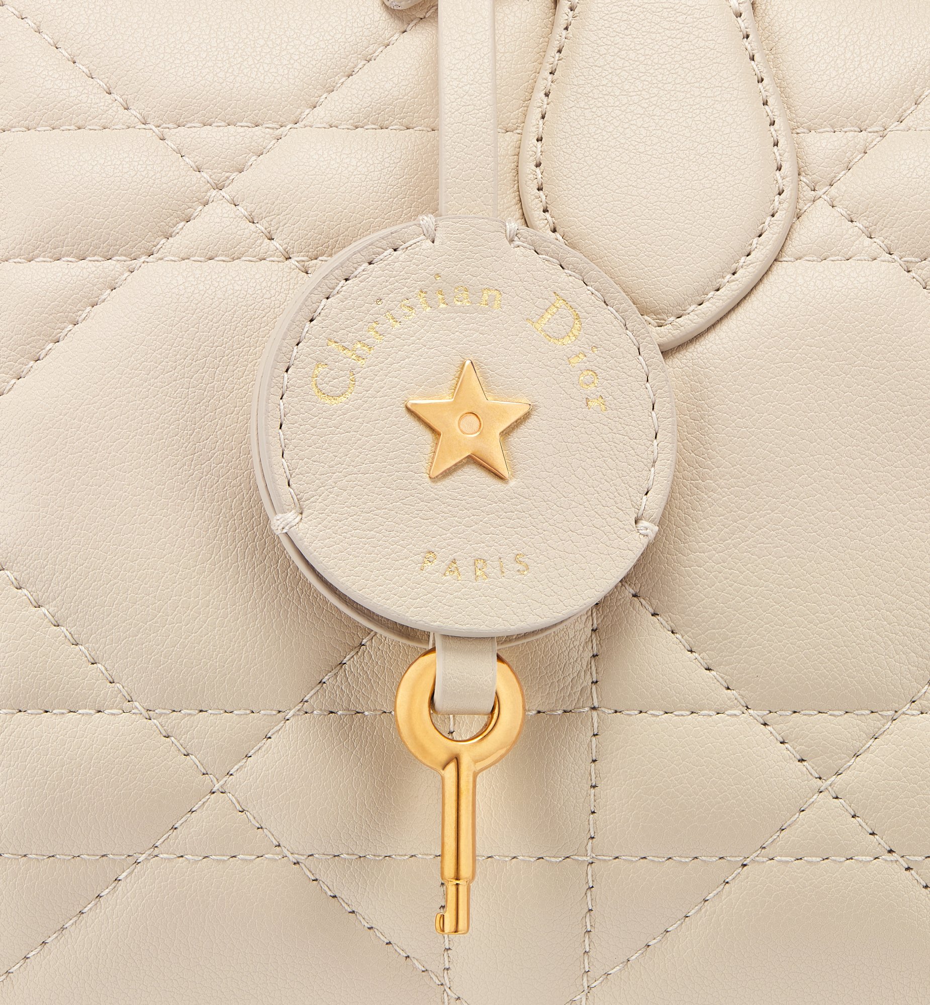 Dior Dior Groove 20 Handbag M1364UBOL_M49U